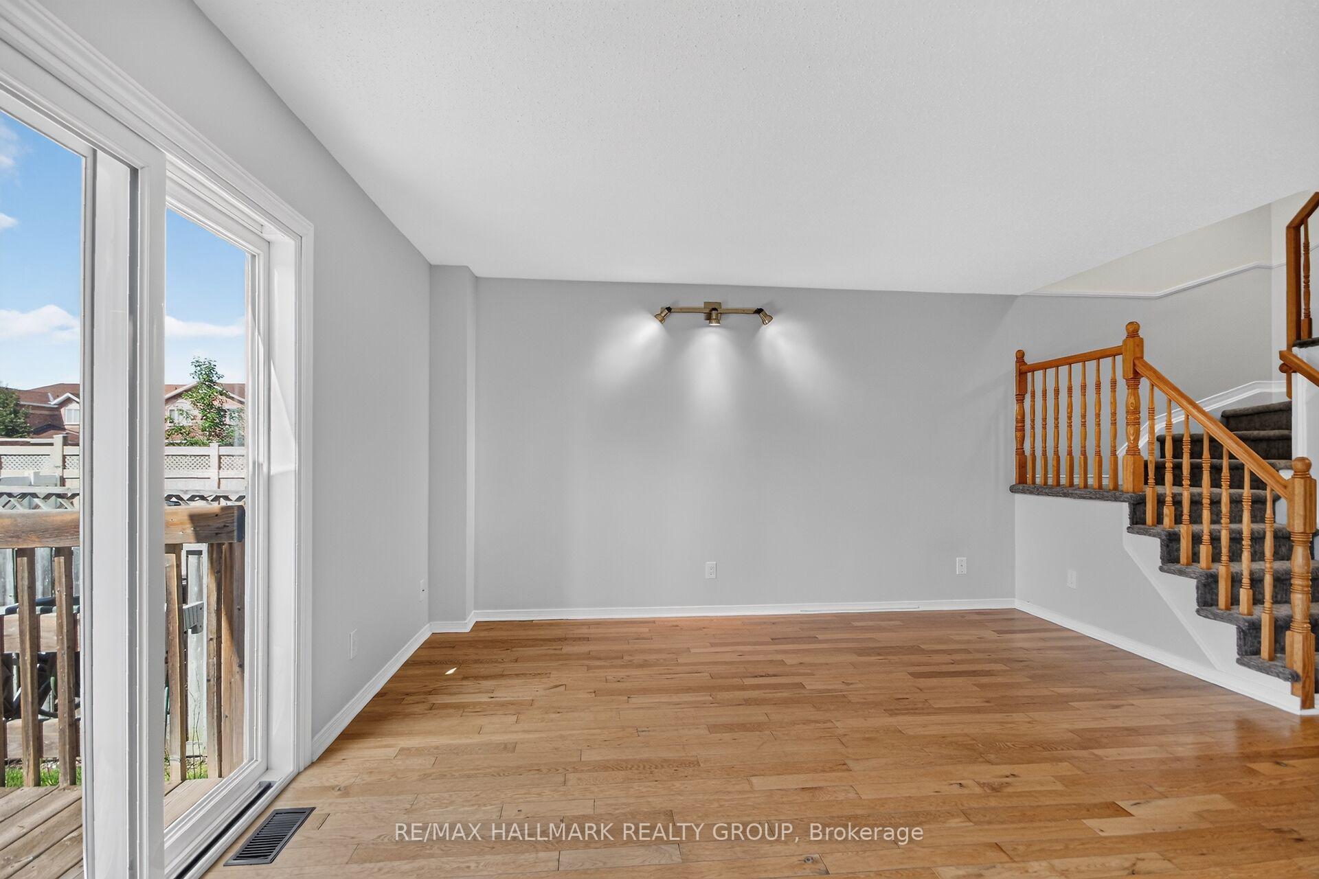Photo 7 of 82 Whalings Circle, Ottawa, Stittsville (Central) — HOMEH