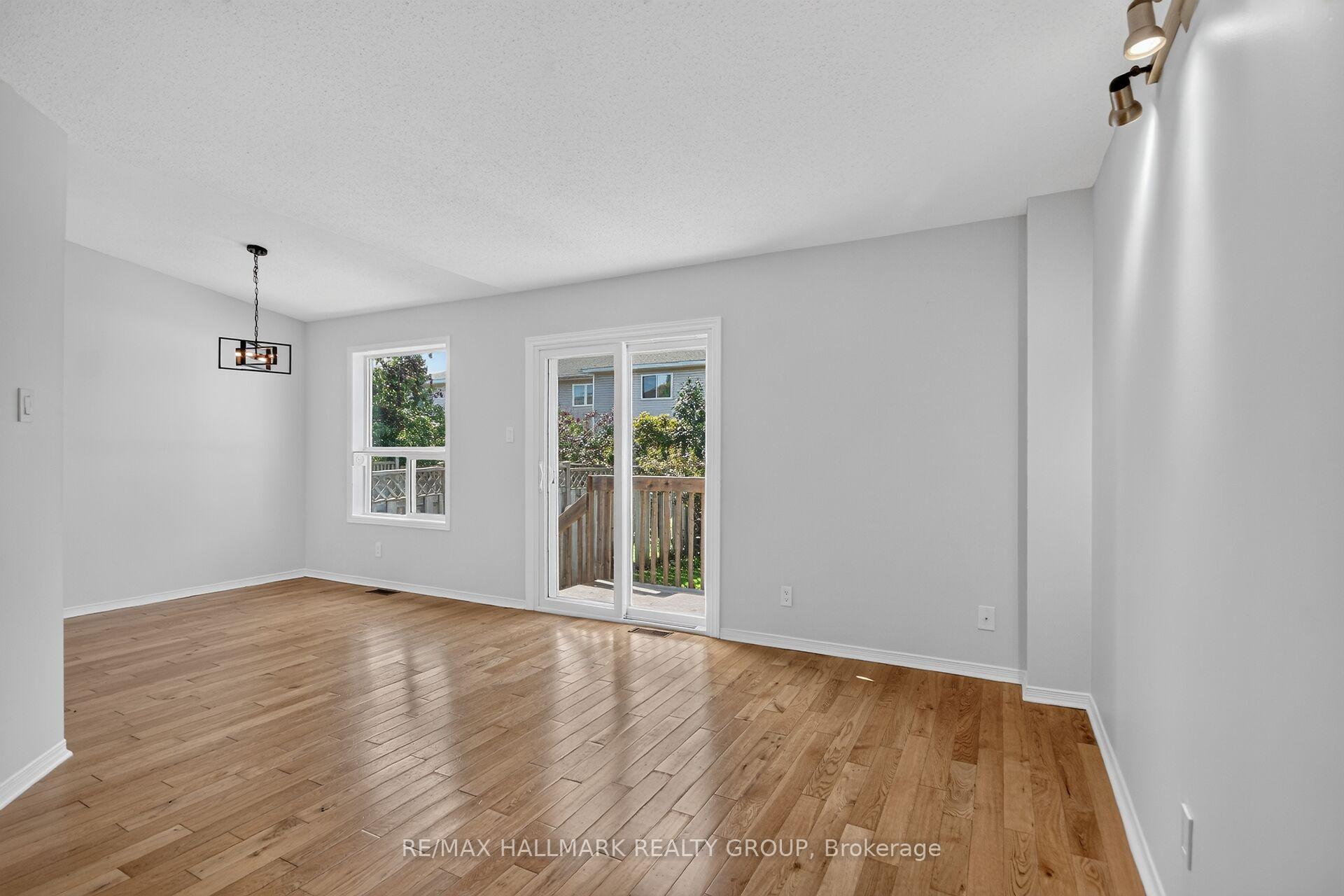 Photo 10 of 82 Whalings Circle, Ottawa, Stittsville (Central) — HOMEH