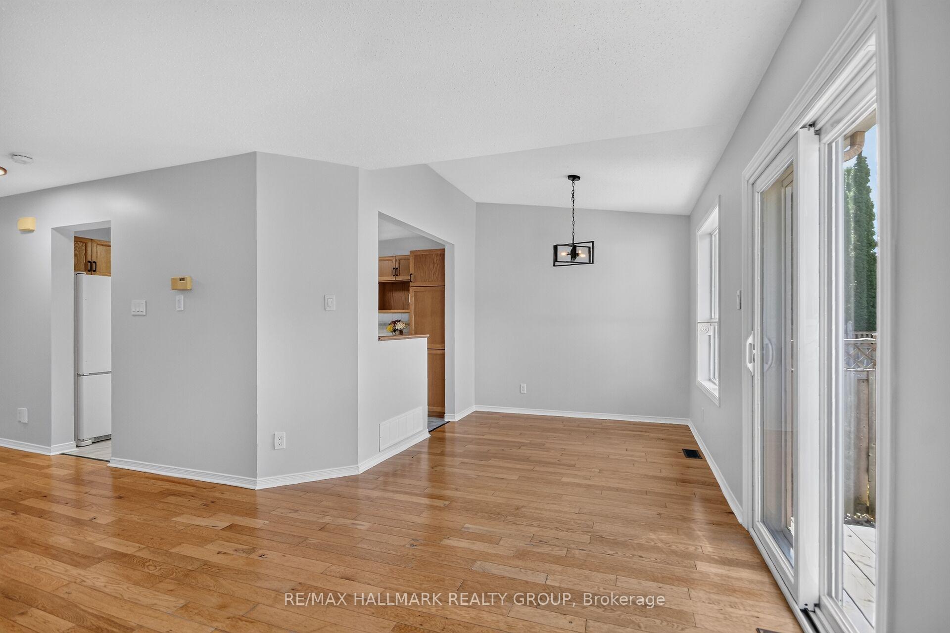 Photo 11 of 82 Whalings Circle, Ottawa, Stittsville (Central) — HOMEH