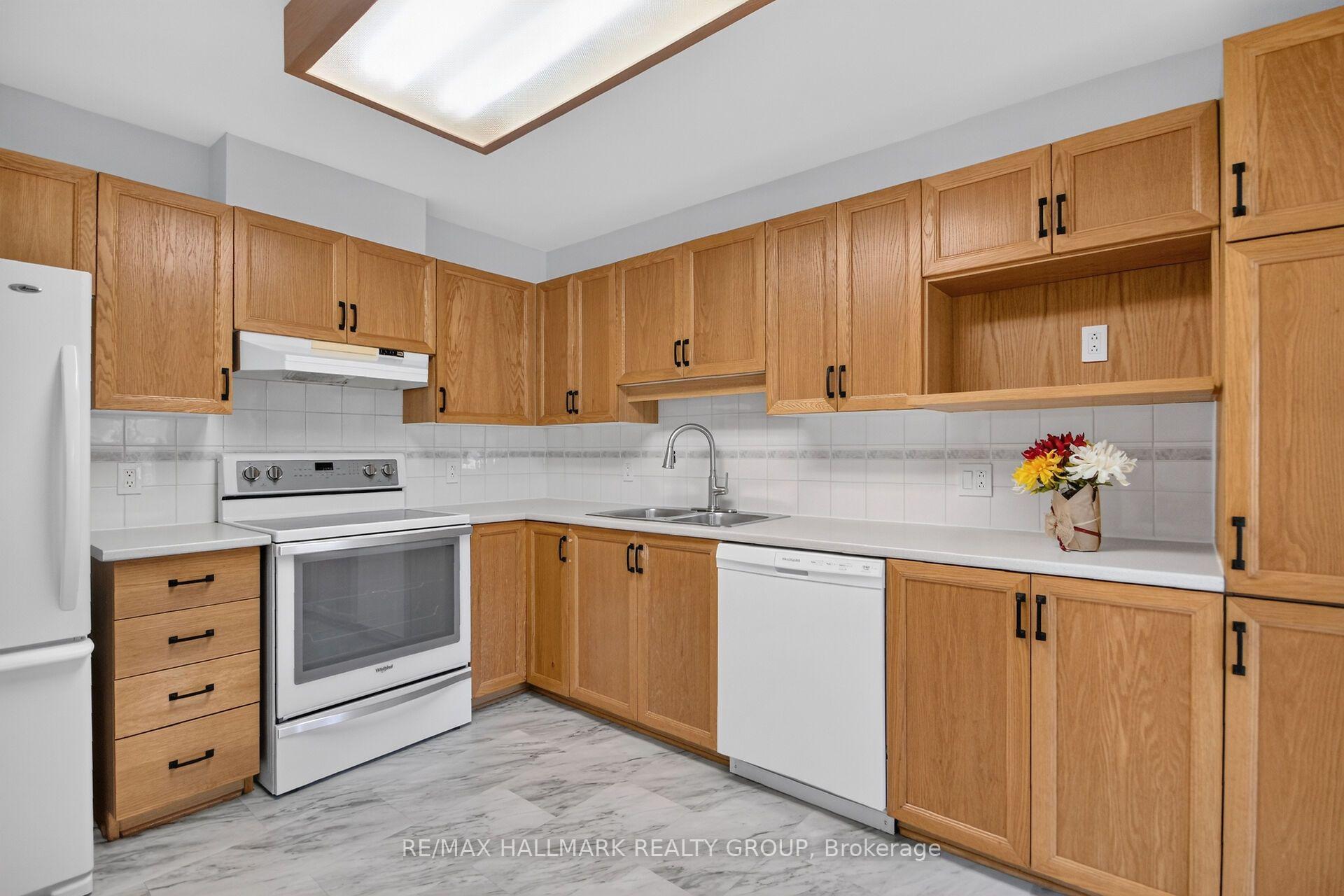 Photo 16 of 82 Whalings Circle, Ottawa, Stittsville (Central) — HOMEH
