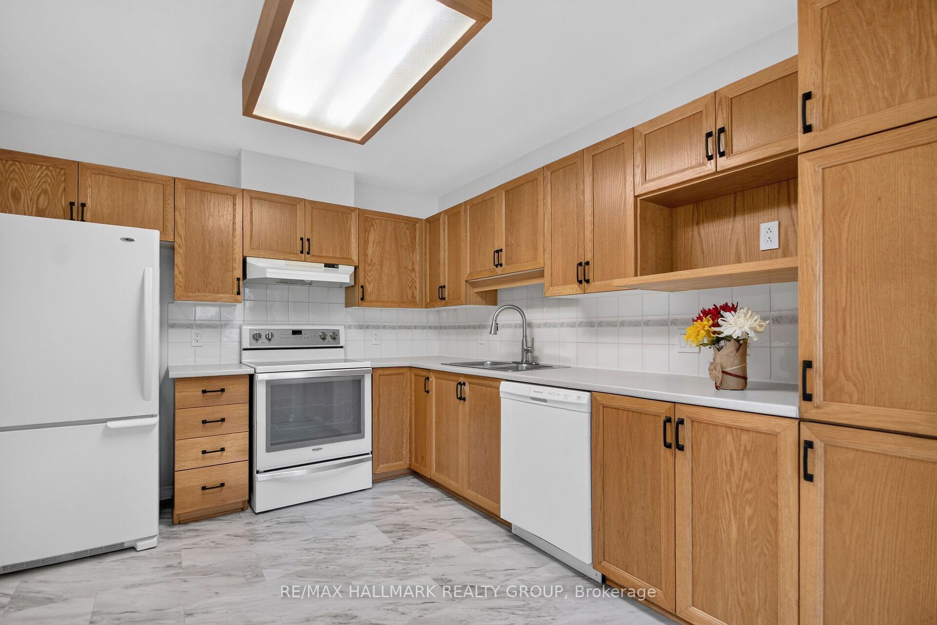Photo 17 of 82 Whalings Circle, Ottawa, Stittsville (Central) — HOMEH