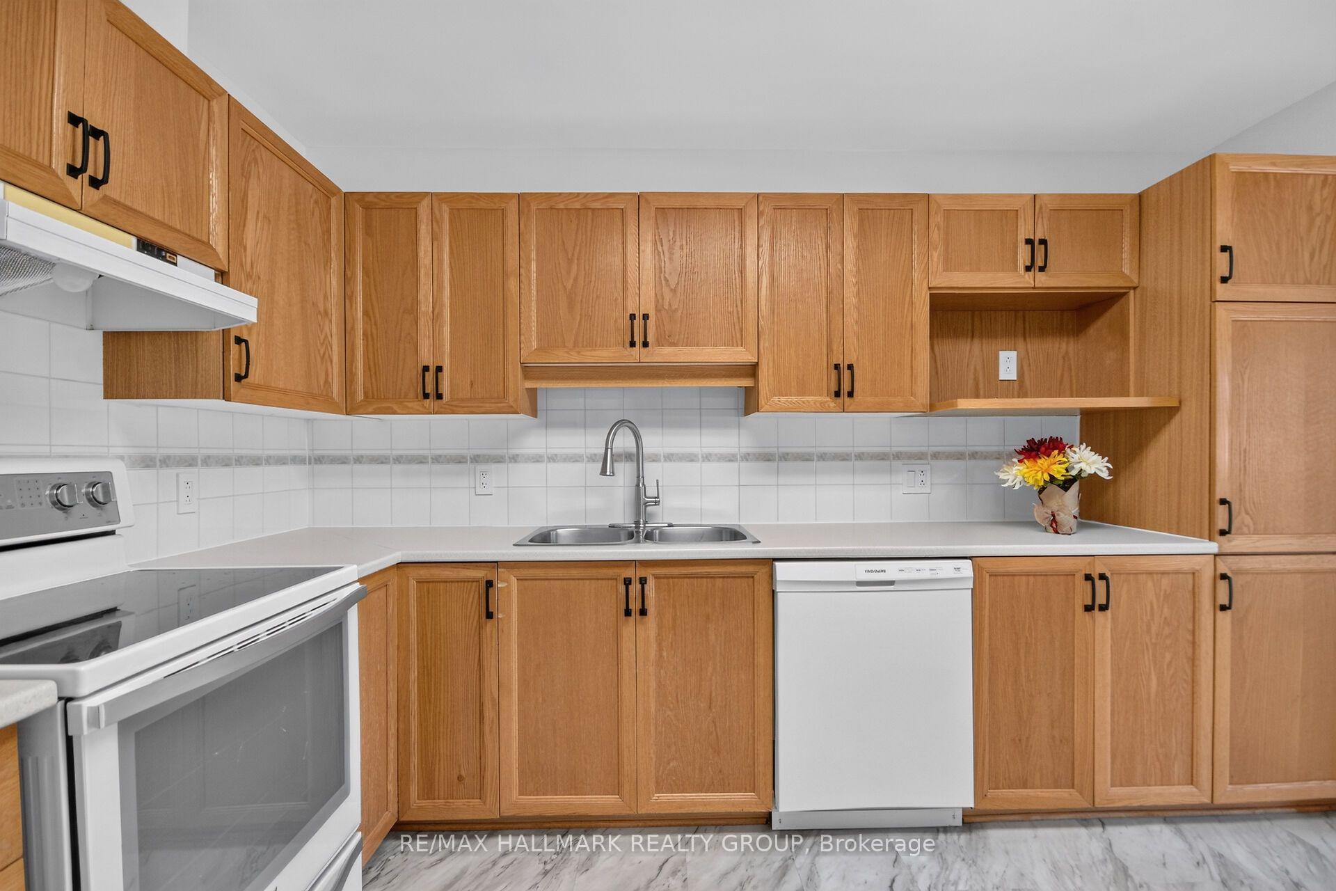 Photo 18 of 82 Whalings Circle, Ottawa, Stittsville (Central) — HOMEH