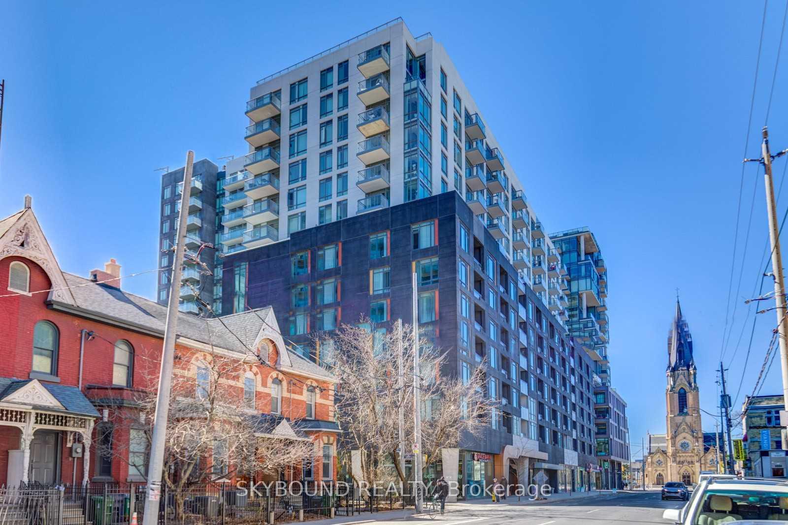 Front of Unit 1706, 525 Adelaide Street W
