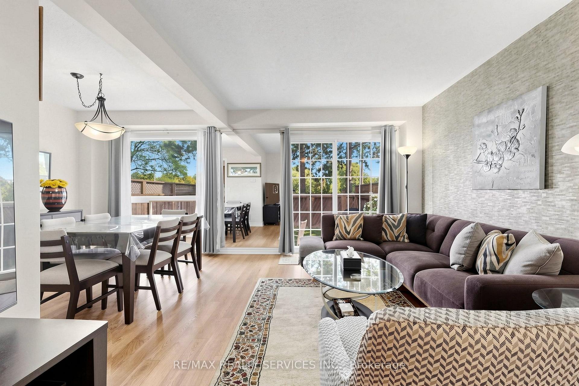 Photo 6 of 74 Heathcliffe Square, Brampton, Central Park — HOMEH