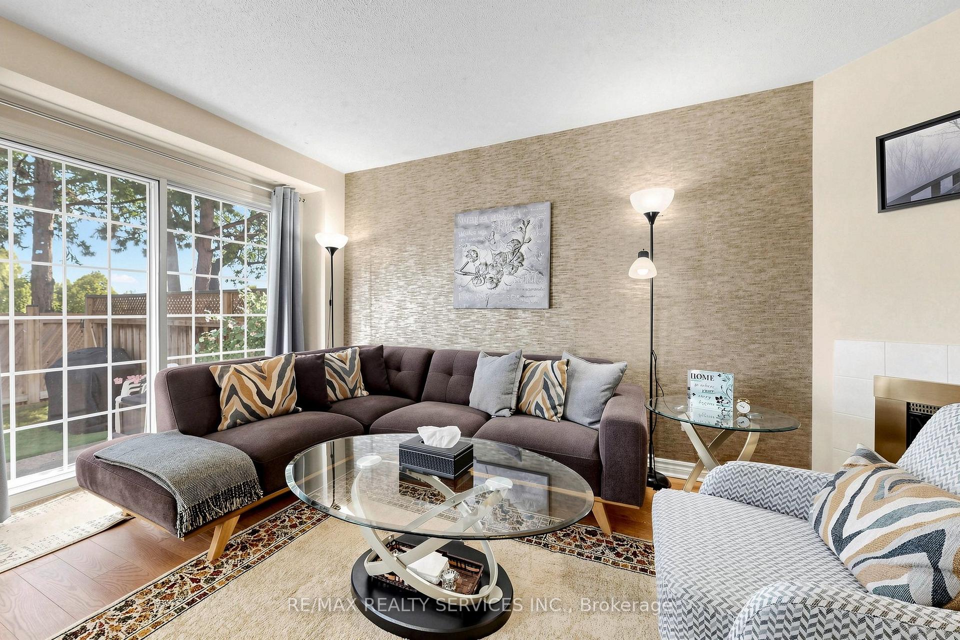 Photo 7 of 74 Heathcliffe Square, Brampton, Central Park — HOMEH