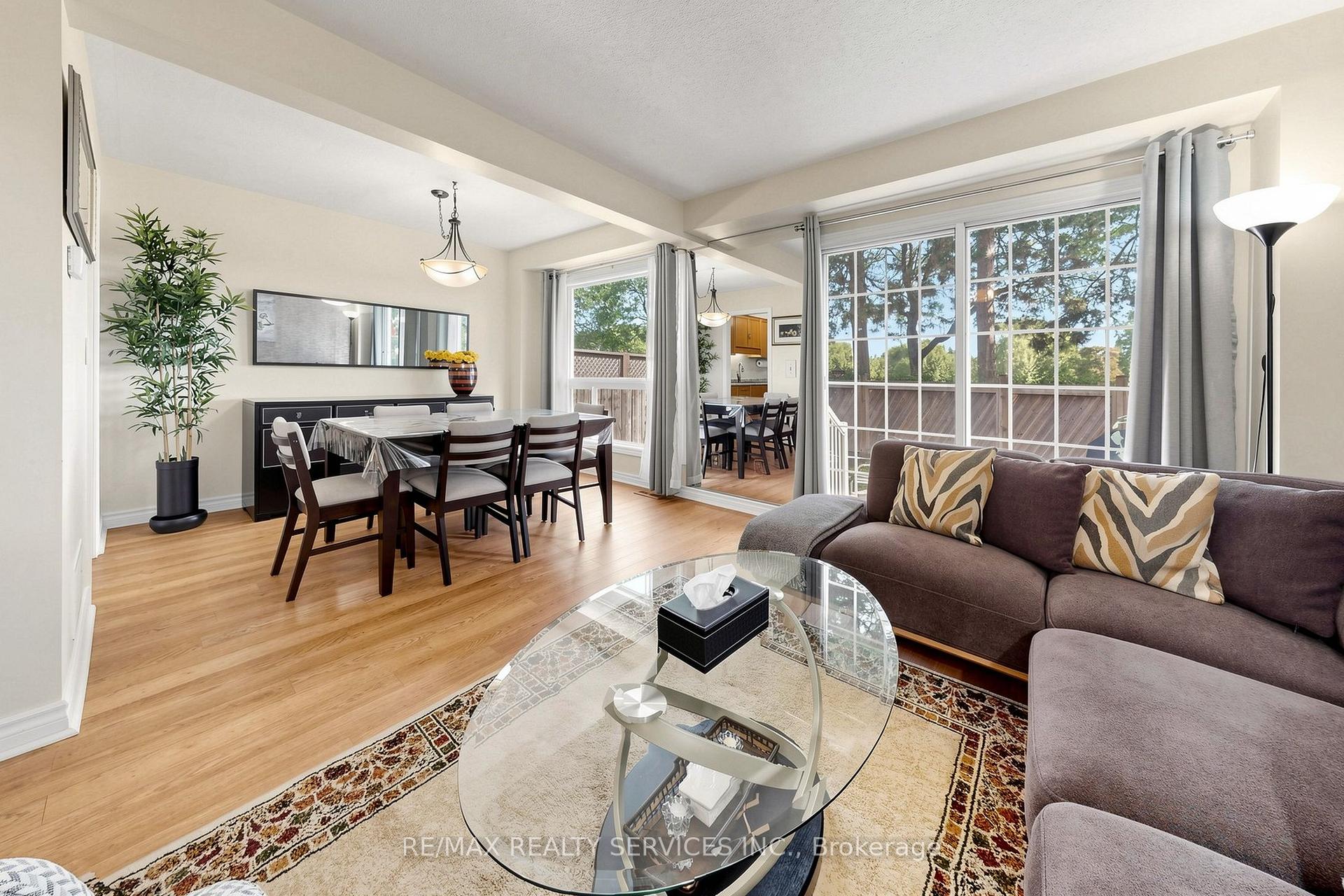 Photo 8 of 74 Heathcliffe Square, Brampton, Central Park — HOMEH