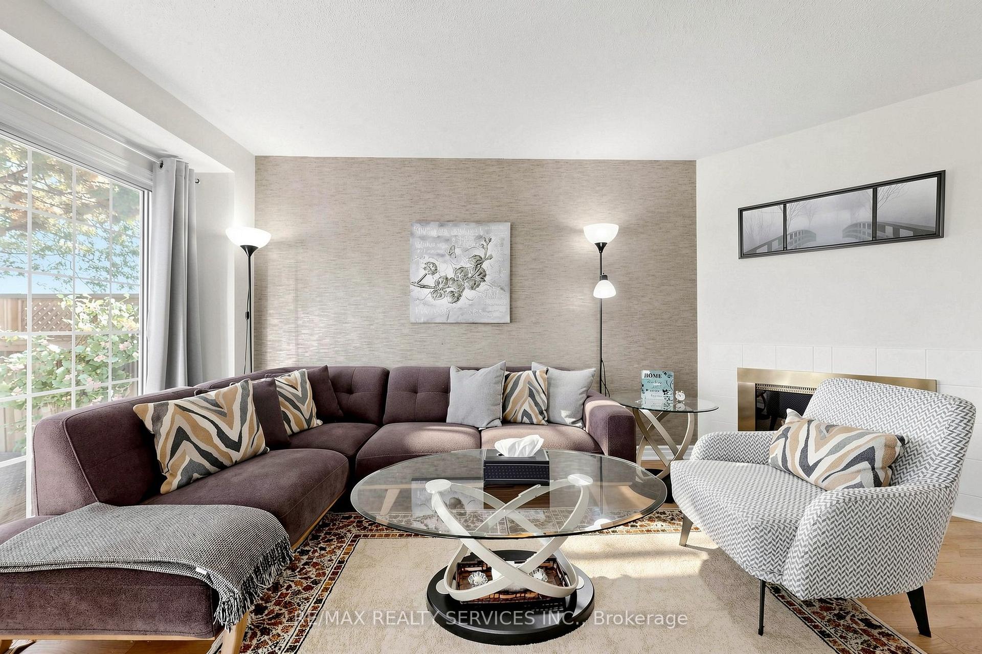 Photo 10 of 74 Heathcliffe Square, Brampton, Central Park — HOMEH