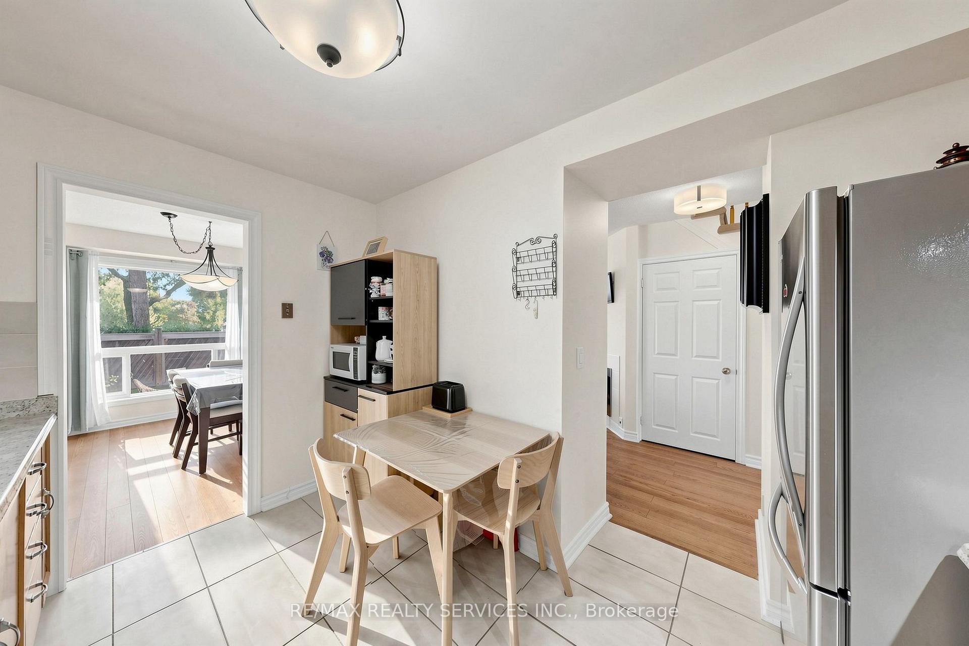 Photo 14 of 74 Heathcliffe Square, Brampton, Central Park — HOMEH