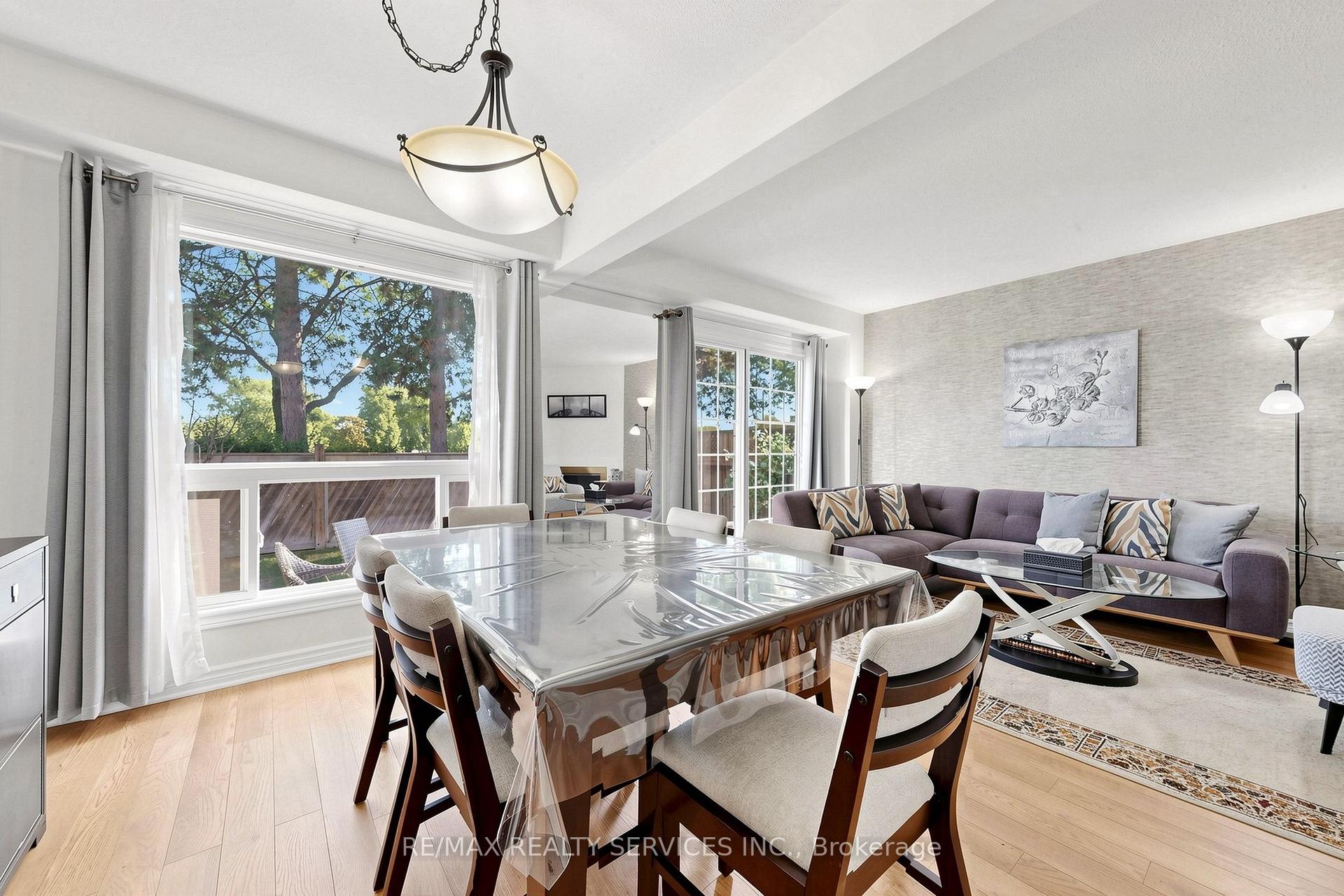 Photo 15 of 74 Heathcliffe Square, Brampton, Central Park — HOMEH