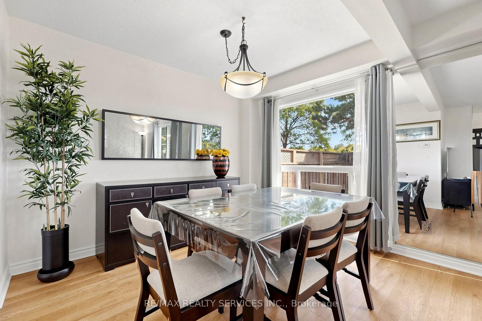 Photo 16 of 74 Heathcliffe Square, Brampton, Central Park — HOMEH