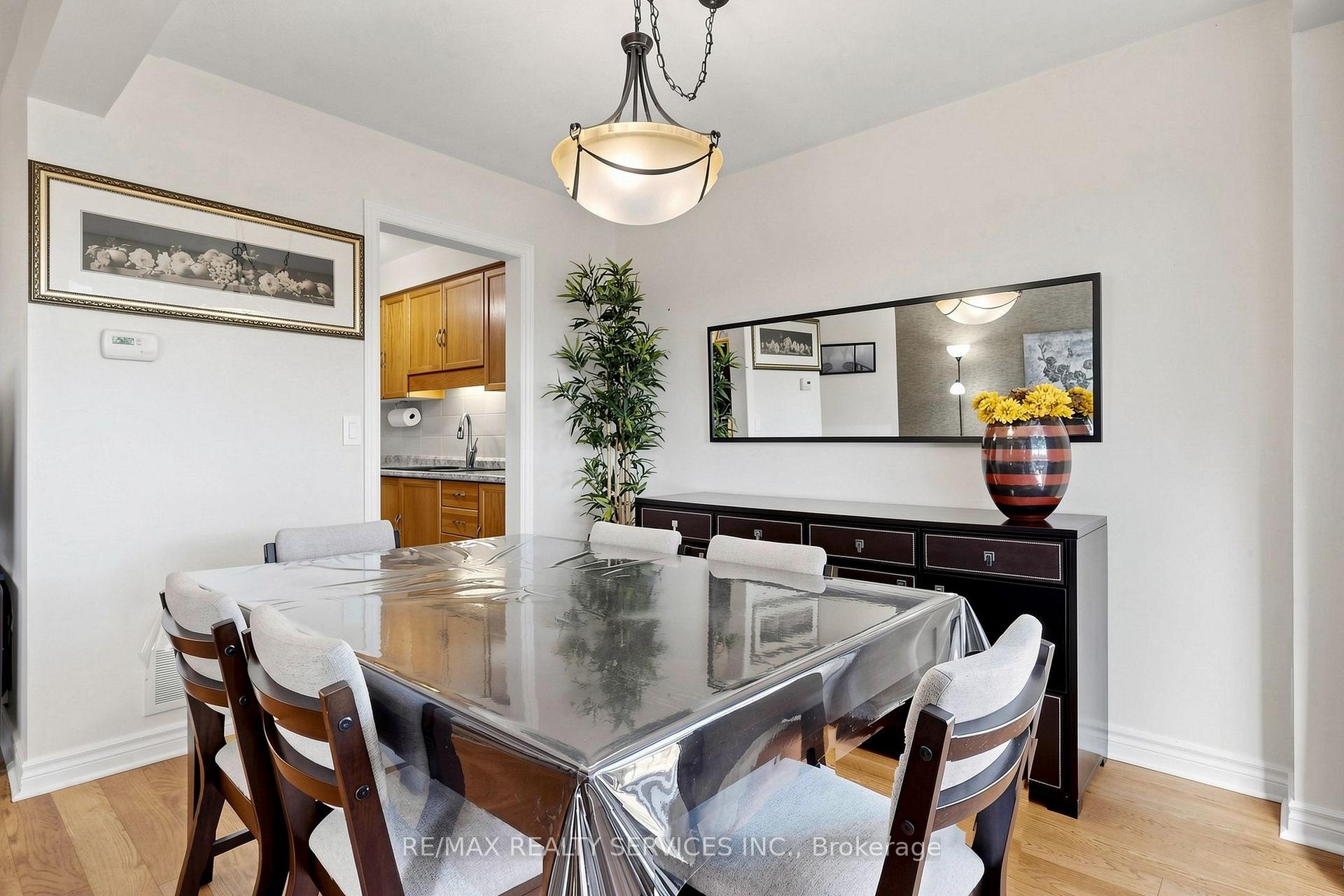 Photo 18 of 74 Heathcliffe Square, Brampton, Central Park — HOMEH