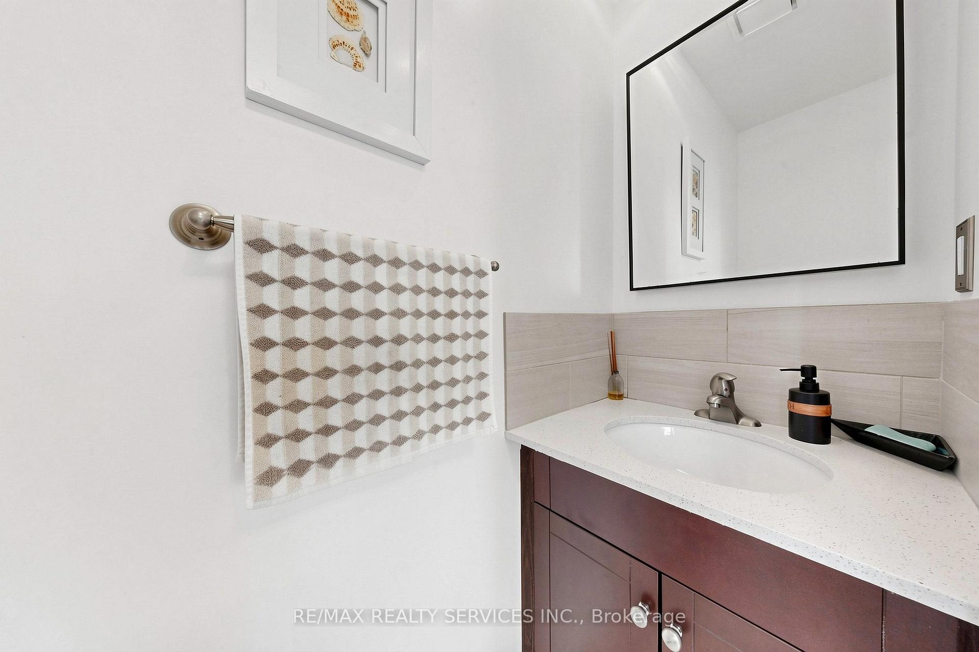Photo 19 of 74 Heathcliffe Square, Brampton, Central Park — HOMEH