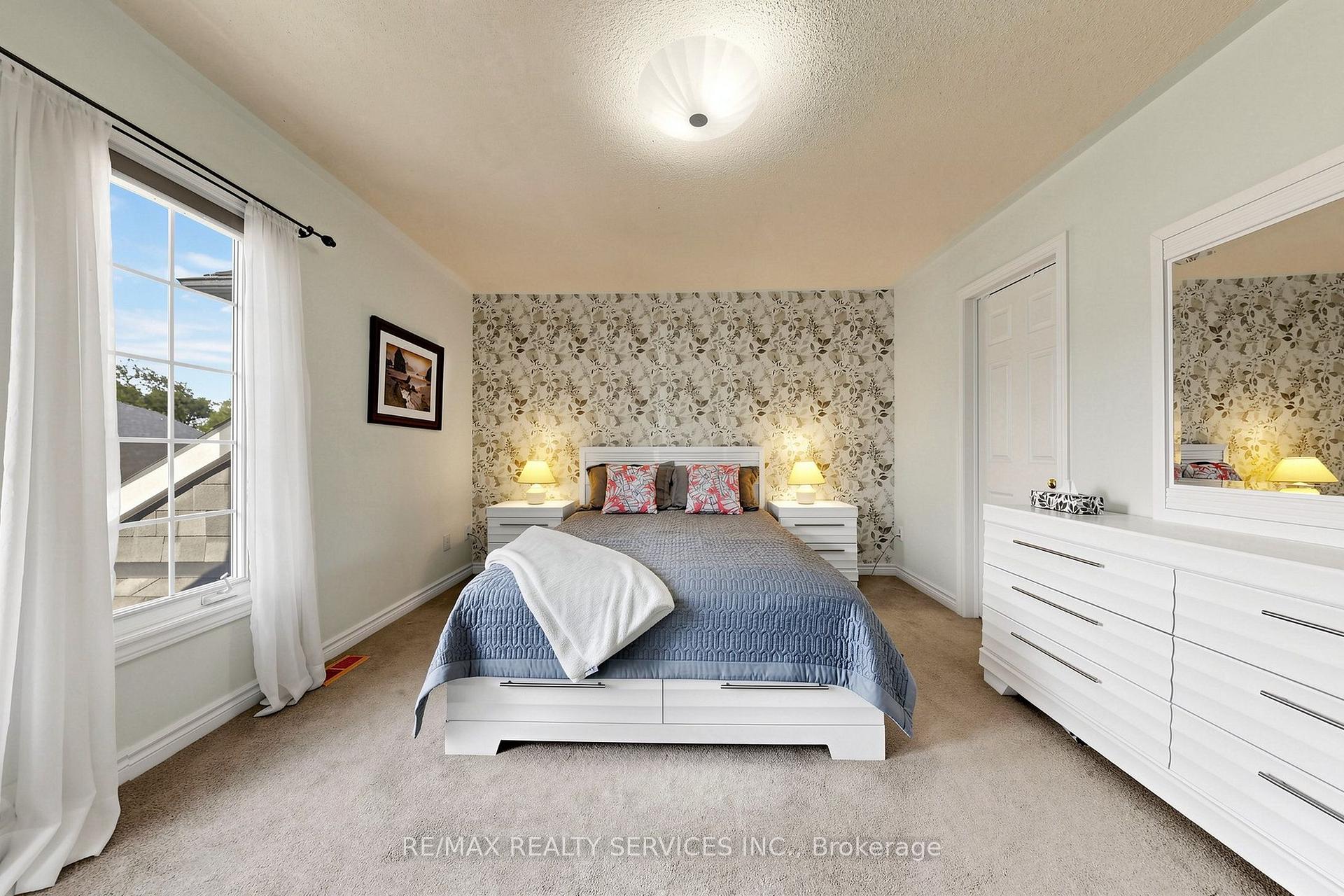 Photo 23 of 74 Heathcliffe Square, Brampton, Central Park — HOMEH