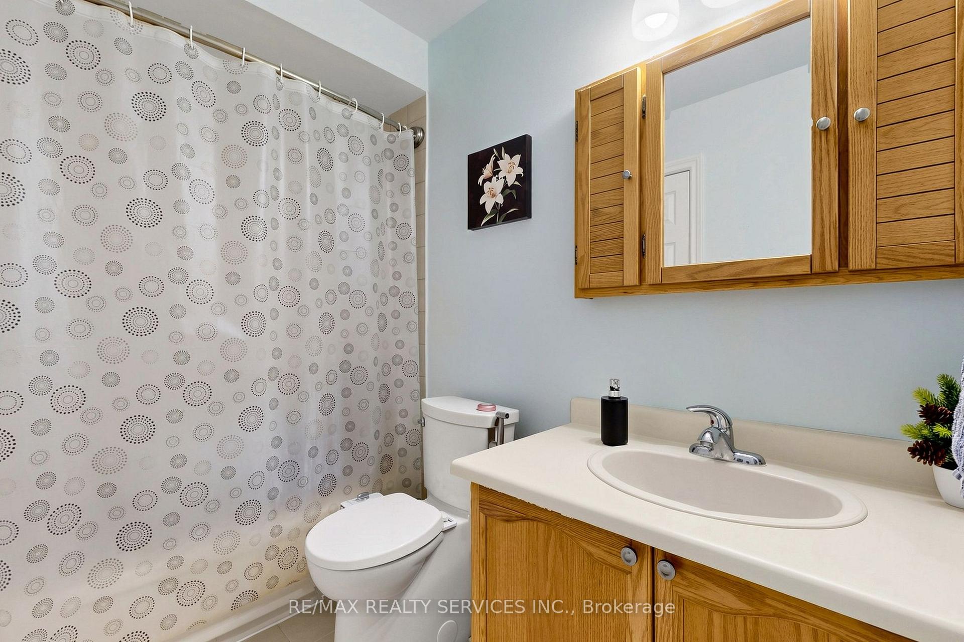 Photo 25 of 74 Heathcliffe Square, Brampton, Central Park — HOMEH