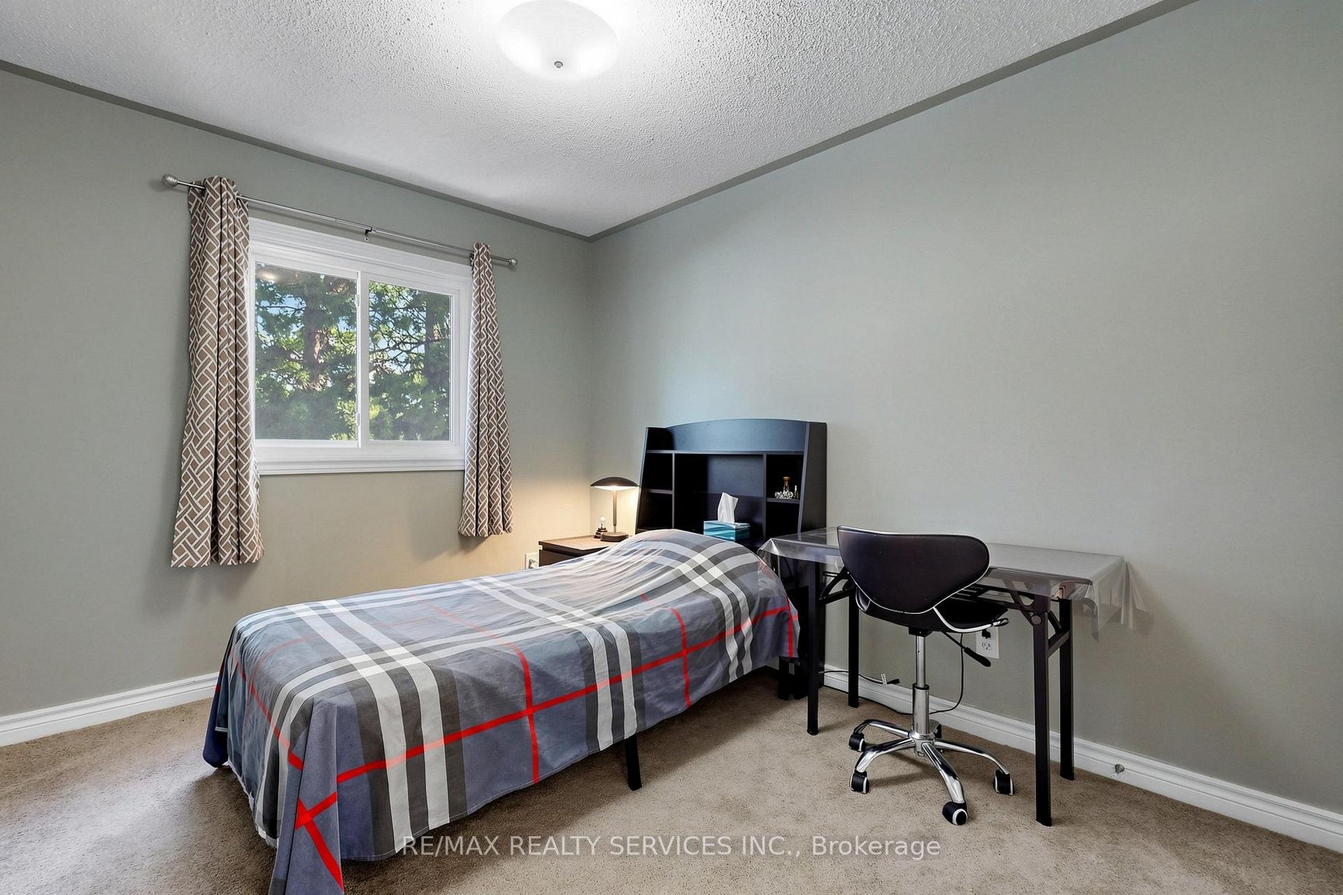 Photo 29 of 74 Heathcliffe Square, Brampton, Central Park — HOMEH