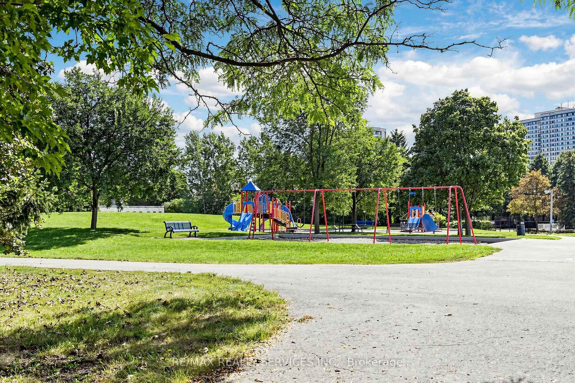 Photo 49 of 74 Heathcliffe Square, Brampton, Central Park — HOMEH