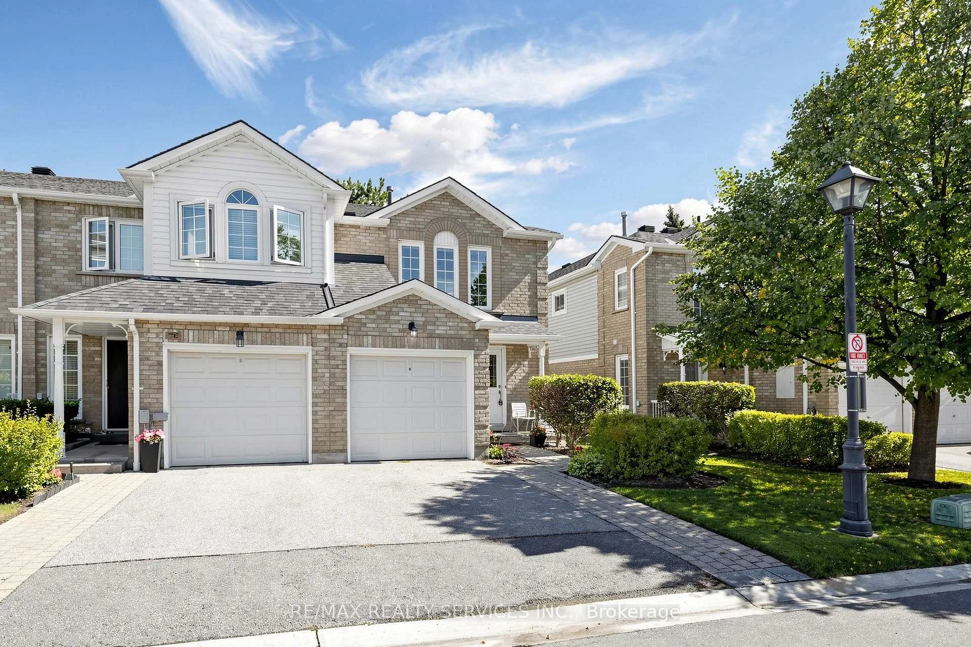 Photo 3 of 74 Heathcliffe Square, Brampton, Central Park — HOMEH