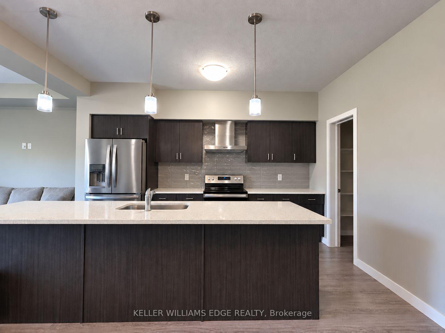 Photo 4 of 901 Robert Ferrie Drive, Kitchener, Doon South — HOMEH