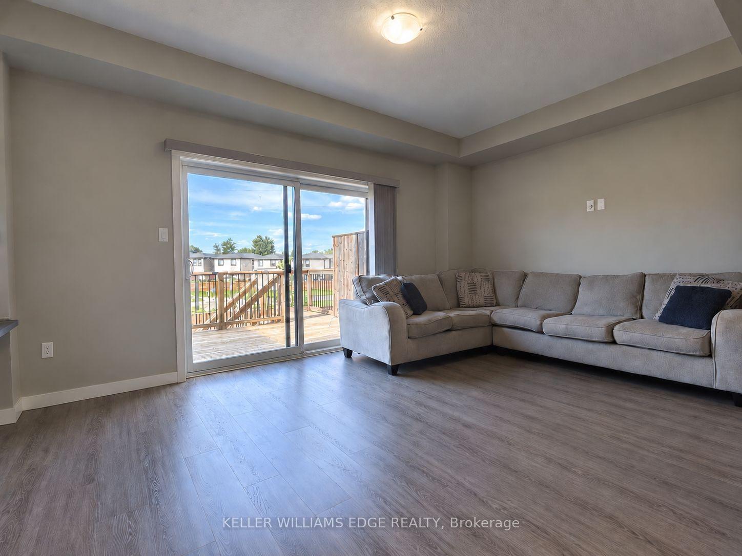 Photo 6 of 901 Robert Ferrie Drive, Kitchener, Doon South — HOMEH