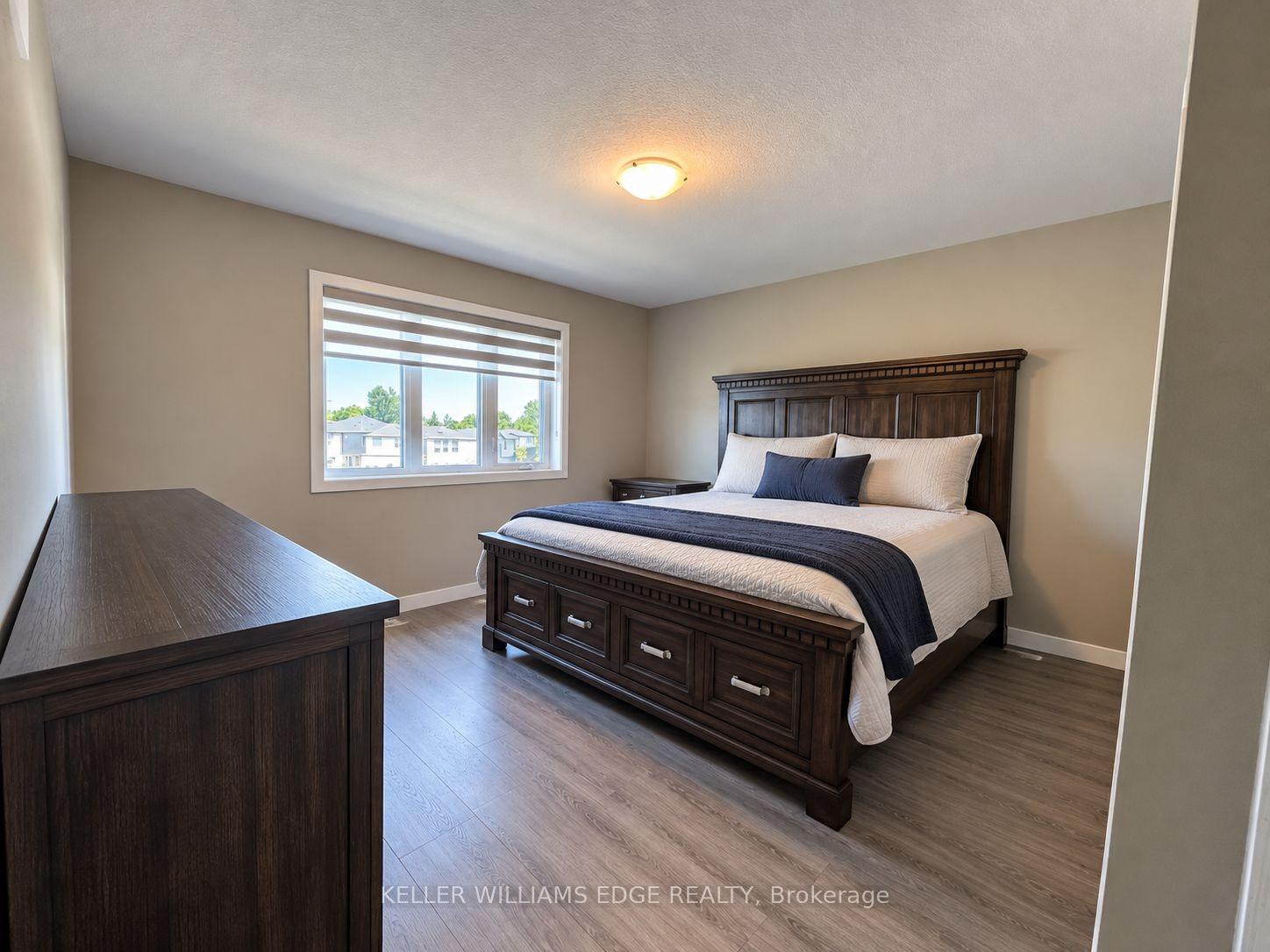Photo 9 of 901 Robert Ferrie Drive, Kitchener, Doon South — HOMEH