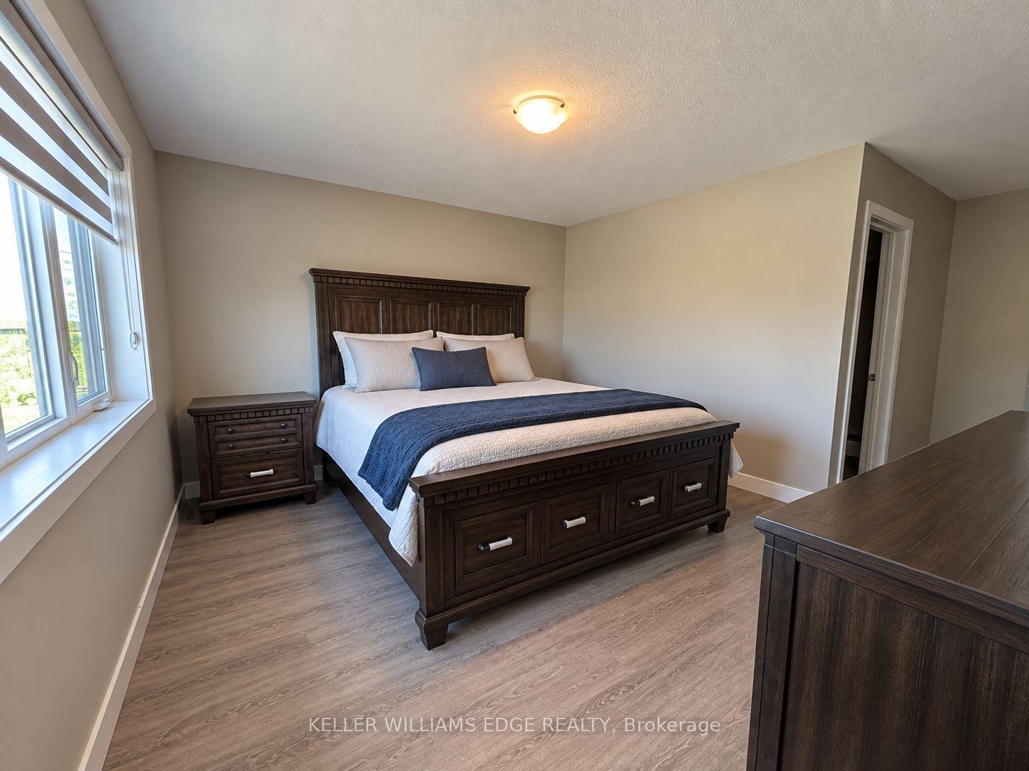 Photo 10 of 901 Robert Ferrie Drive, Kitchener, Doon South — HOMEH