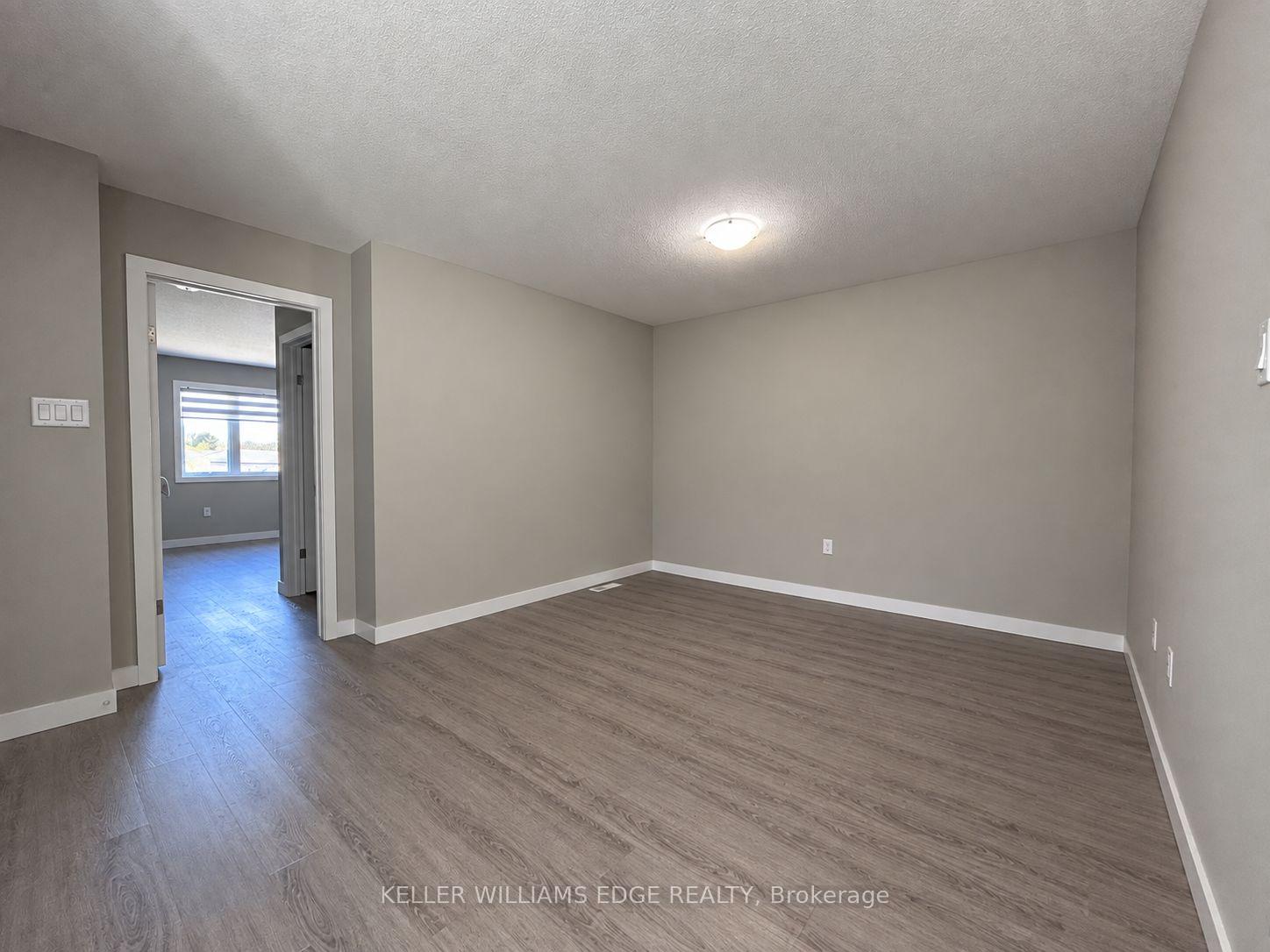 Photo 12 of 901 Robert Ferrie Drive, Kitchener, Doon South — HOMEH