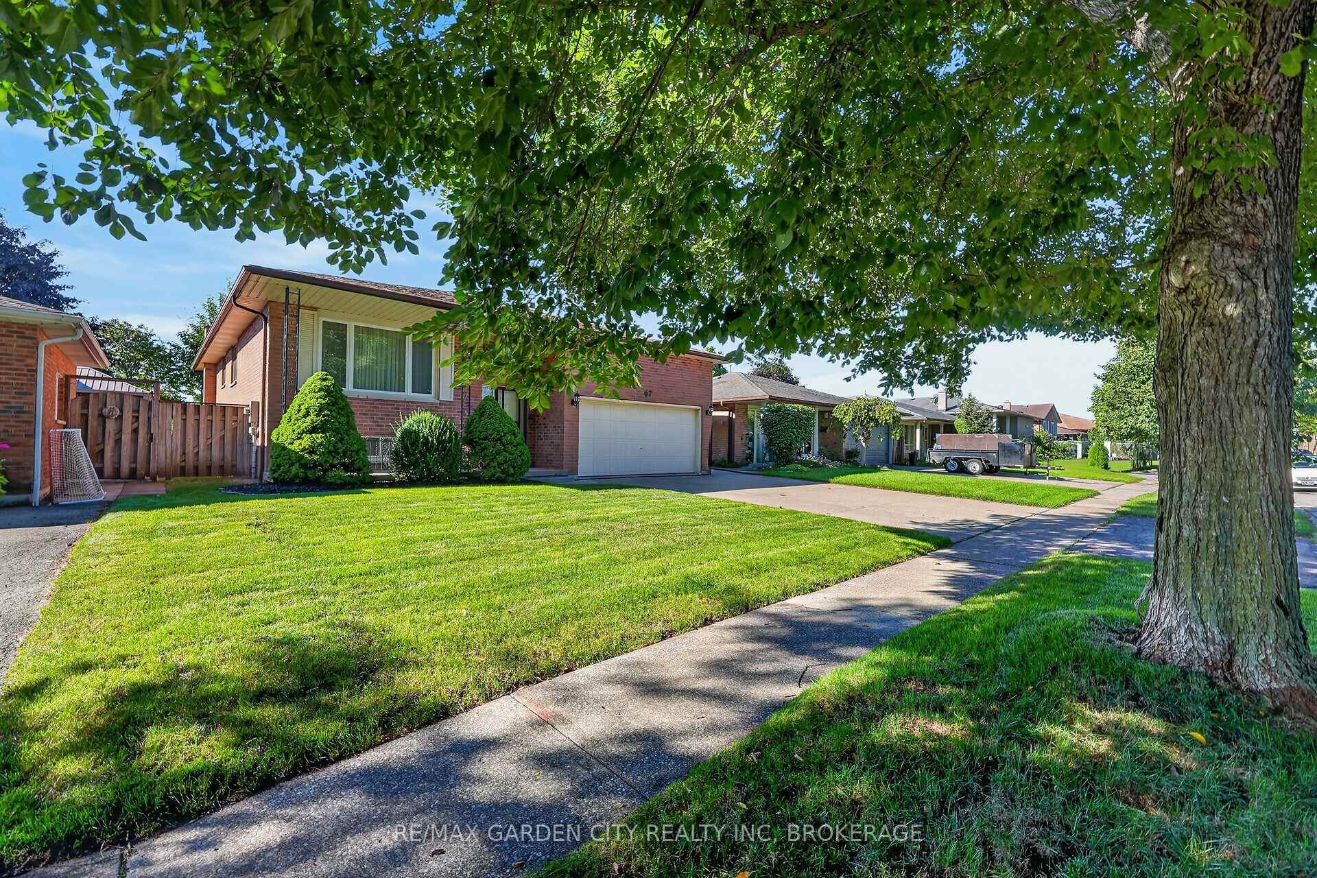 Photo 3 of 67 College Park Drive, Welland, N. Welland — HOMEH