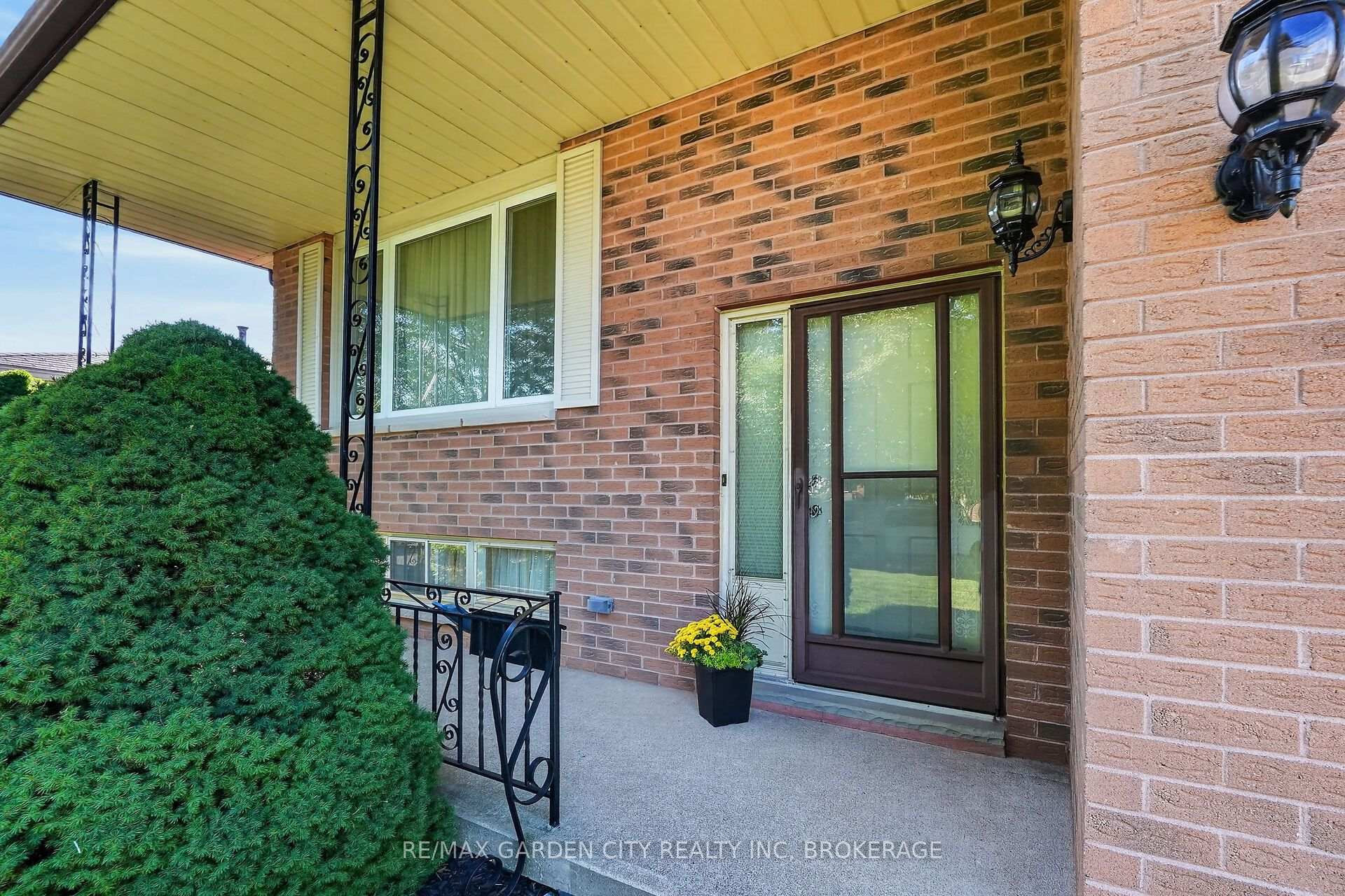 Photo 4 of 67 College Park Drive, Welland, N. Welland — HOMEH