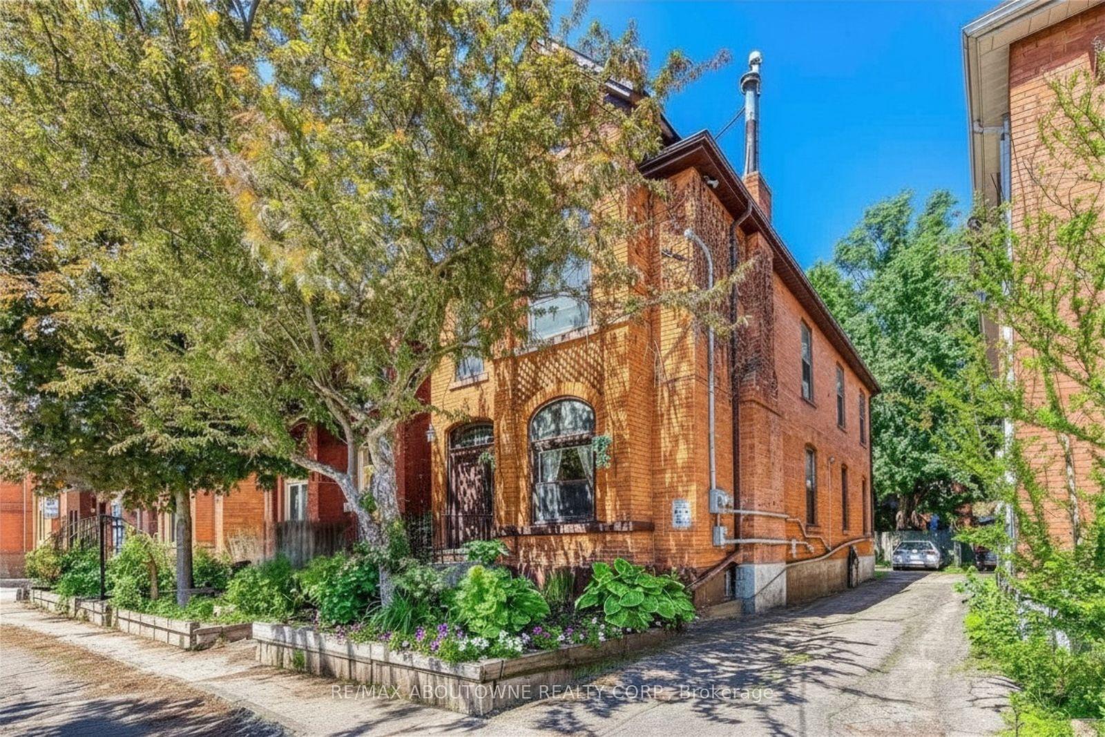 Photo of 100 Grant Avenue