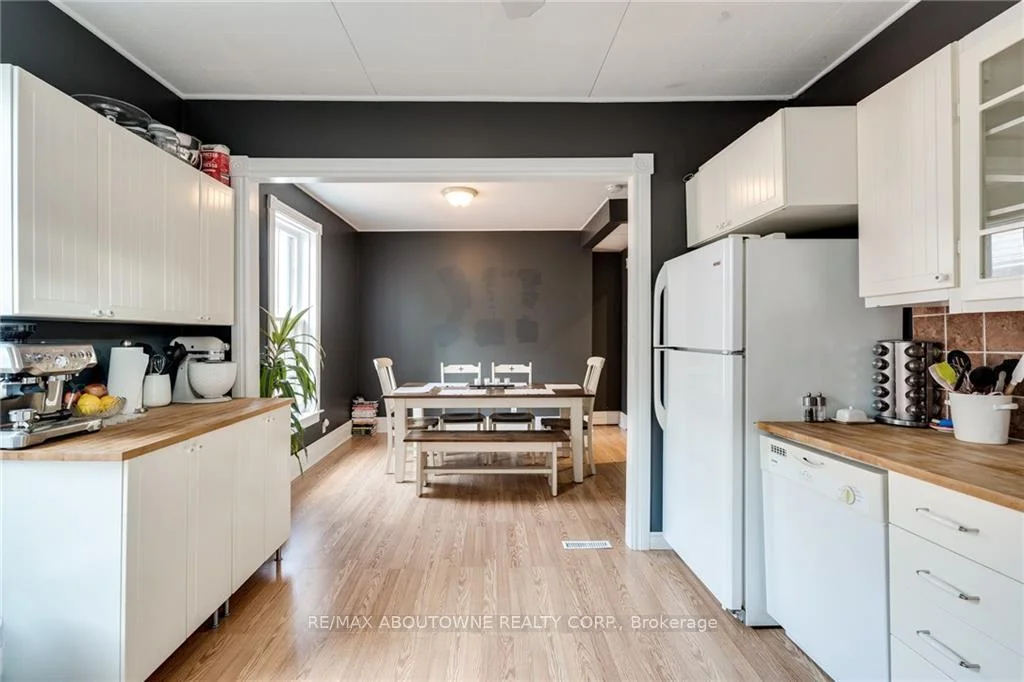 Photo 11 of 100 Grant Avenue, Hamilton, Stinson — HOMEH