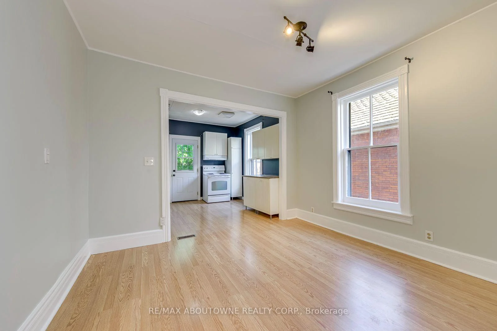 Photo 36 of 100 Grant Avenue, Hamilton, Stinson — HOMEH