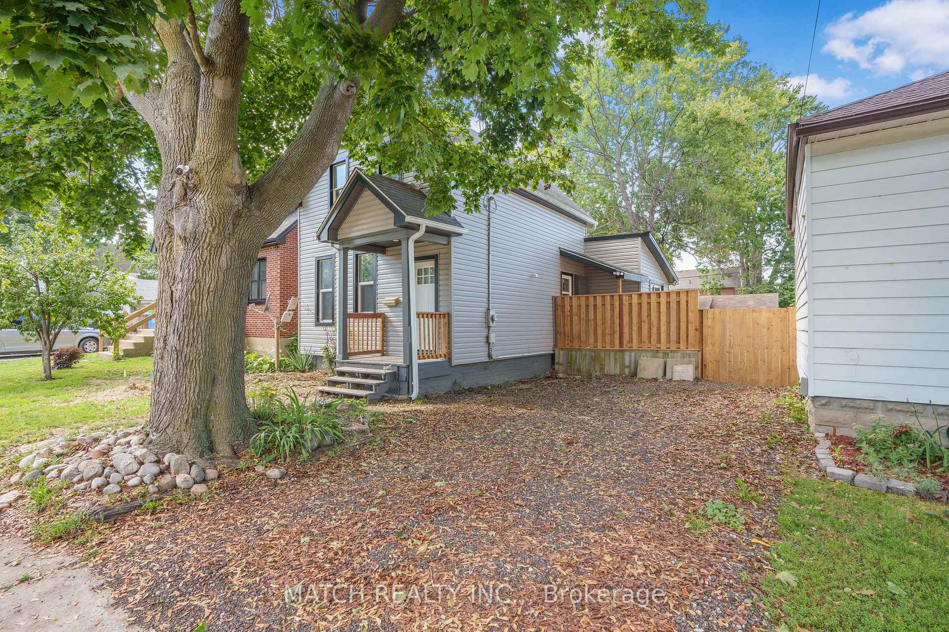 Photo 2 of 87 Gray Street, Chatham-Kent, Chatham — HOMEH