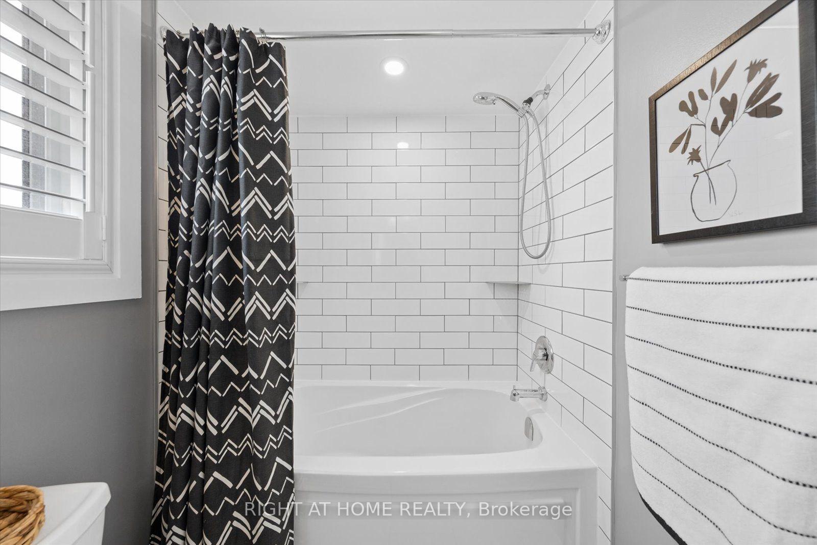 Photo 21 of 72 Natanya Boulevard, Georgina, Keswick North — HOMEH