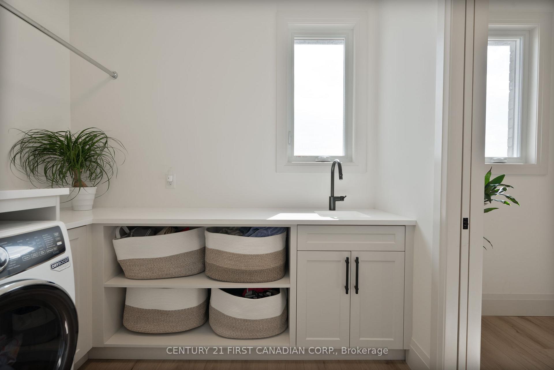 Photo 9 of 24 Postma Crescent, North Middlesex, Ailsa Craig — HOMEH
