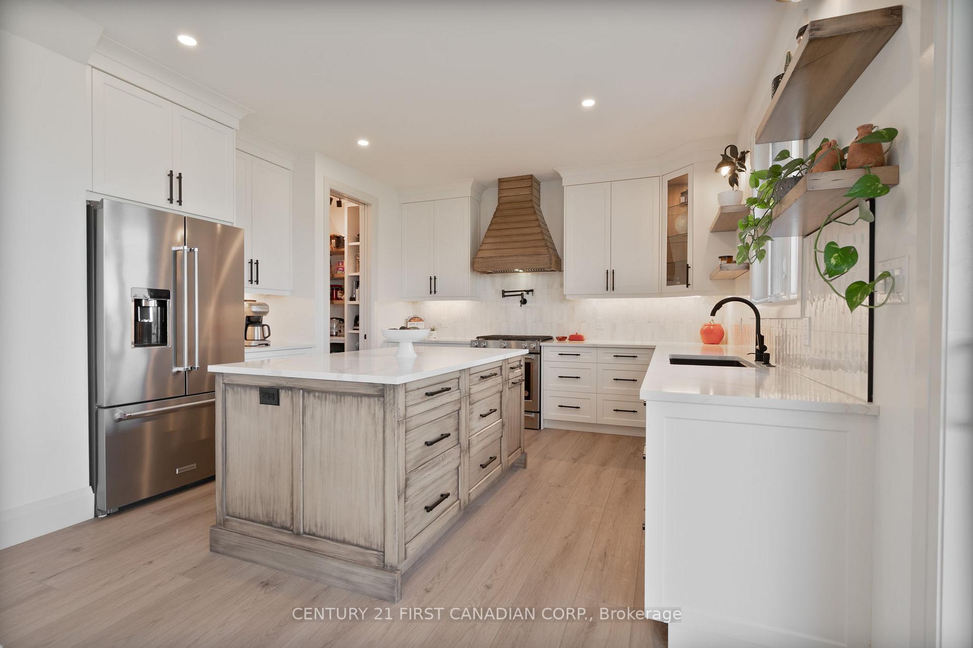 Photo 12 of 24 Postma Crescent, North Middlesex, Ailsa Craig — HOMEH