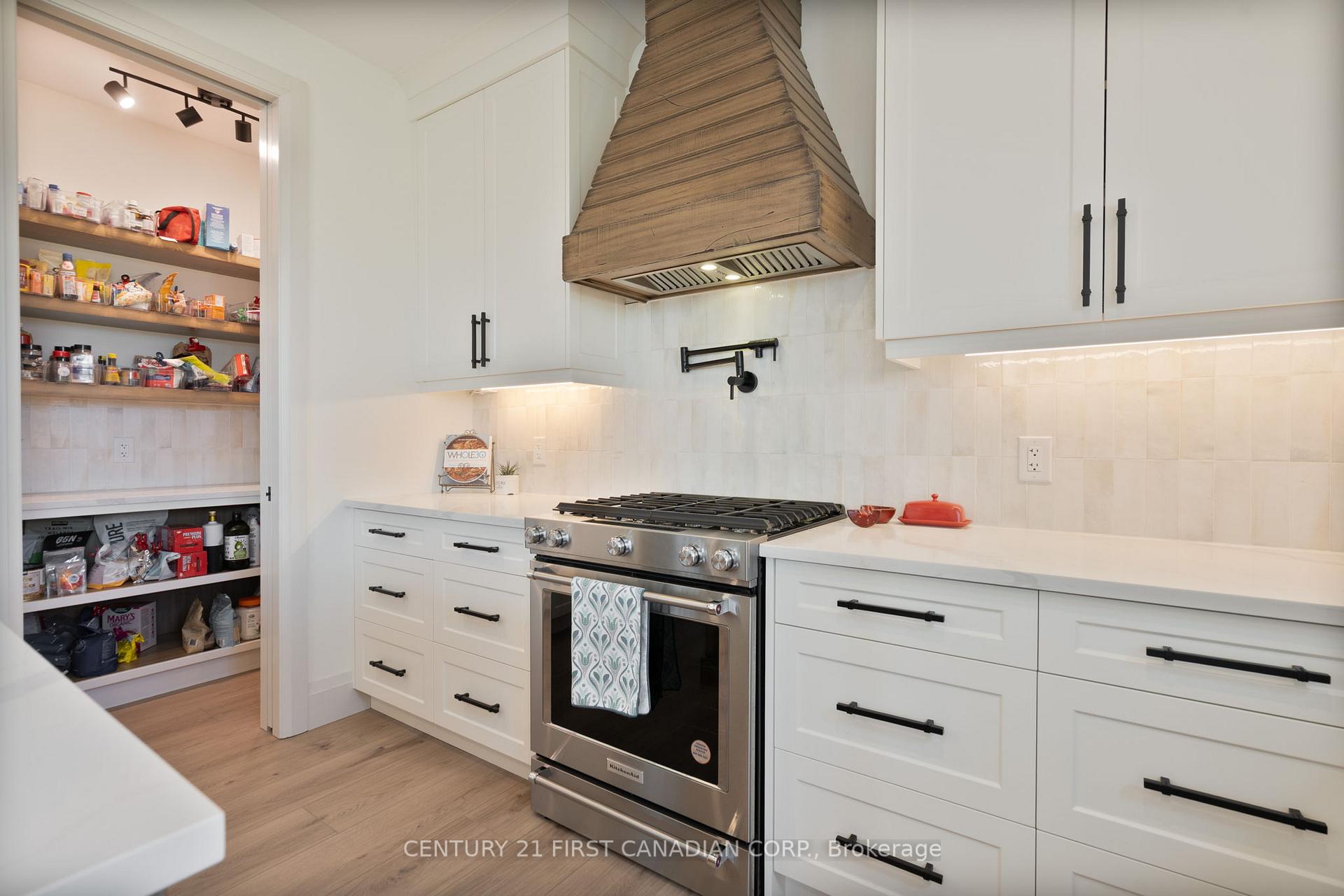 Photo 14 of 24 Postma Crescent, North Middlesex, Ailsa Craig — HOMEH