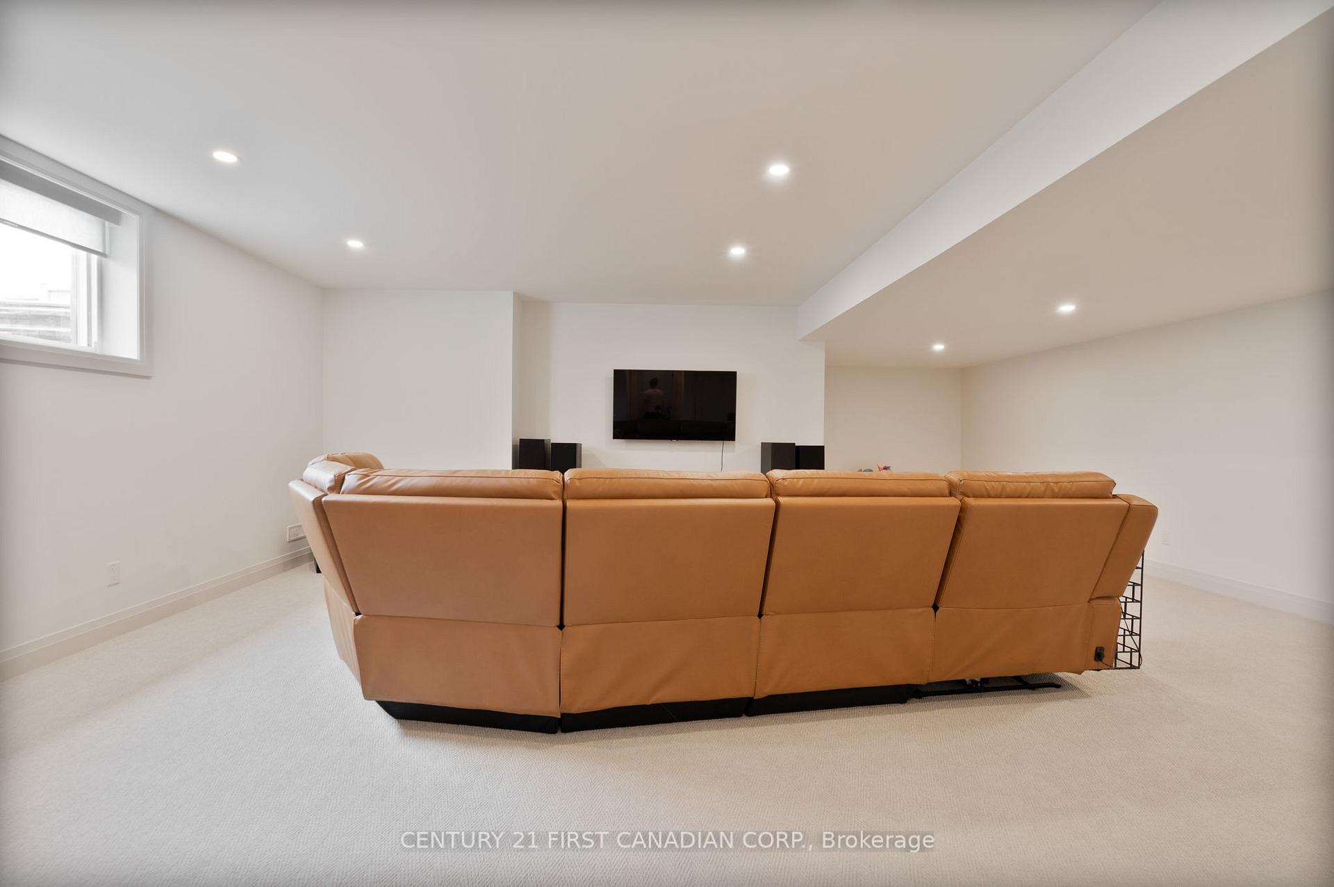 Photo 34 of 24 Postma Crescent, North Middlesex, Ailsa Craig — HOMEH