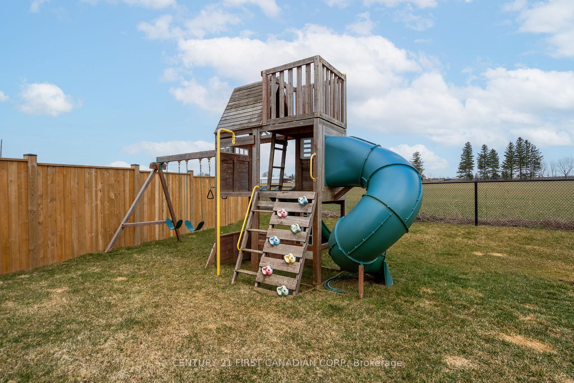 Photo 41 of 24 Postma Crescent, North Middlesex, Ailsa Craig — HOMEH