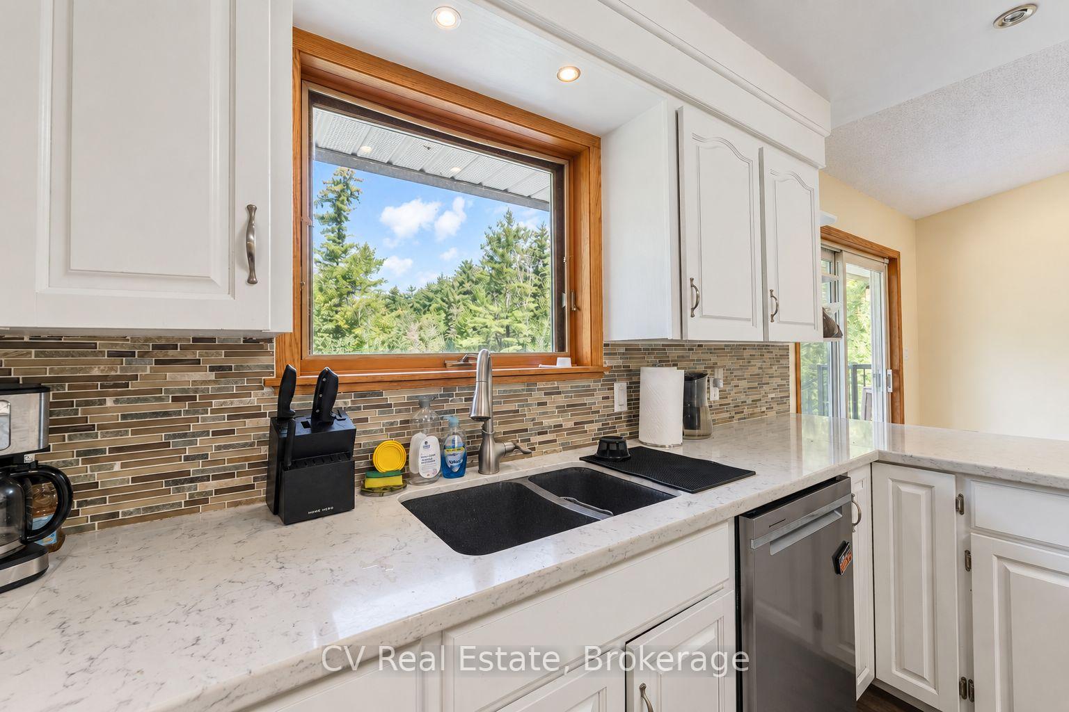 Photo 11 of 1045 Narrows Road, Gravenhurst, Muskoka (S) — HOMEH