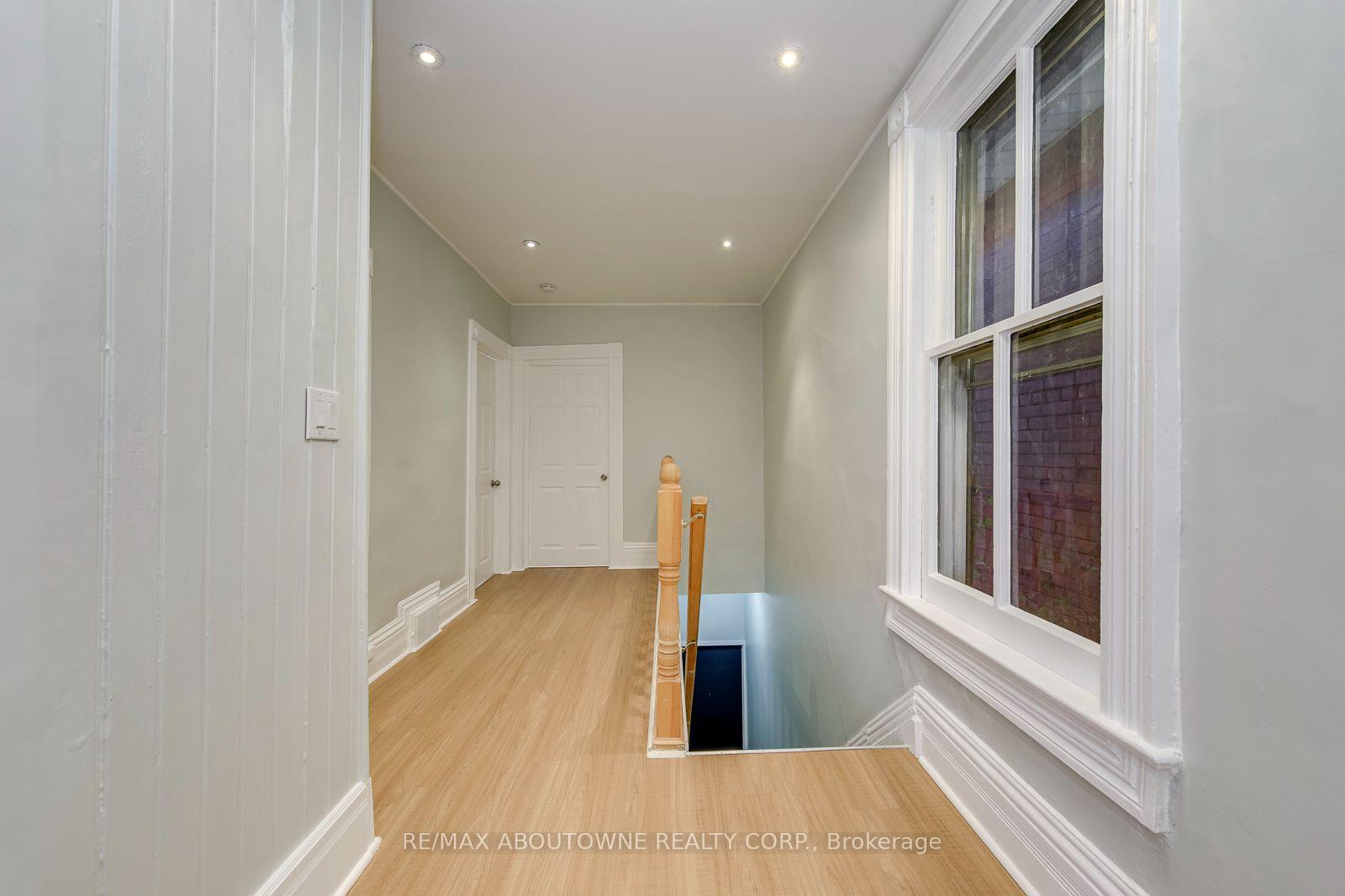 Photo 4 of Unit Unit 2, 100 Grant Avenue, Hamilton, Stinson — HOMEH