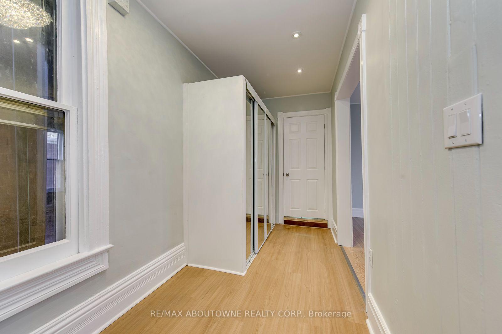 Photo 5 of Unit Unit 2, 100 Grant Avenue, Hamilton, Stinson — HOMEH