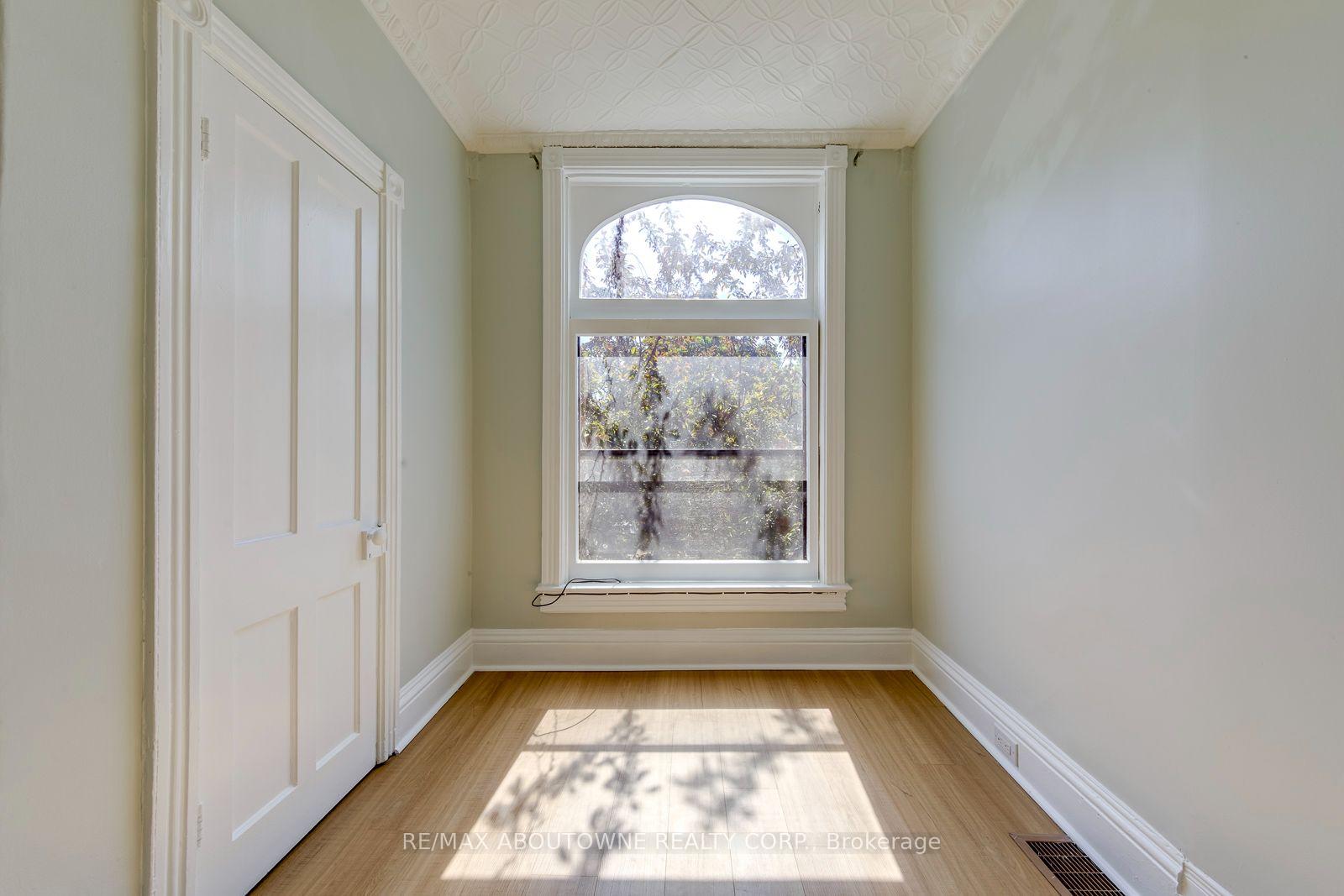 Photo 10 of Unit Unit 2, 100 Grant Avenue, Hamilton, Stinson — HOMEH