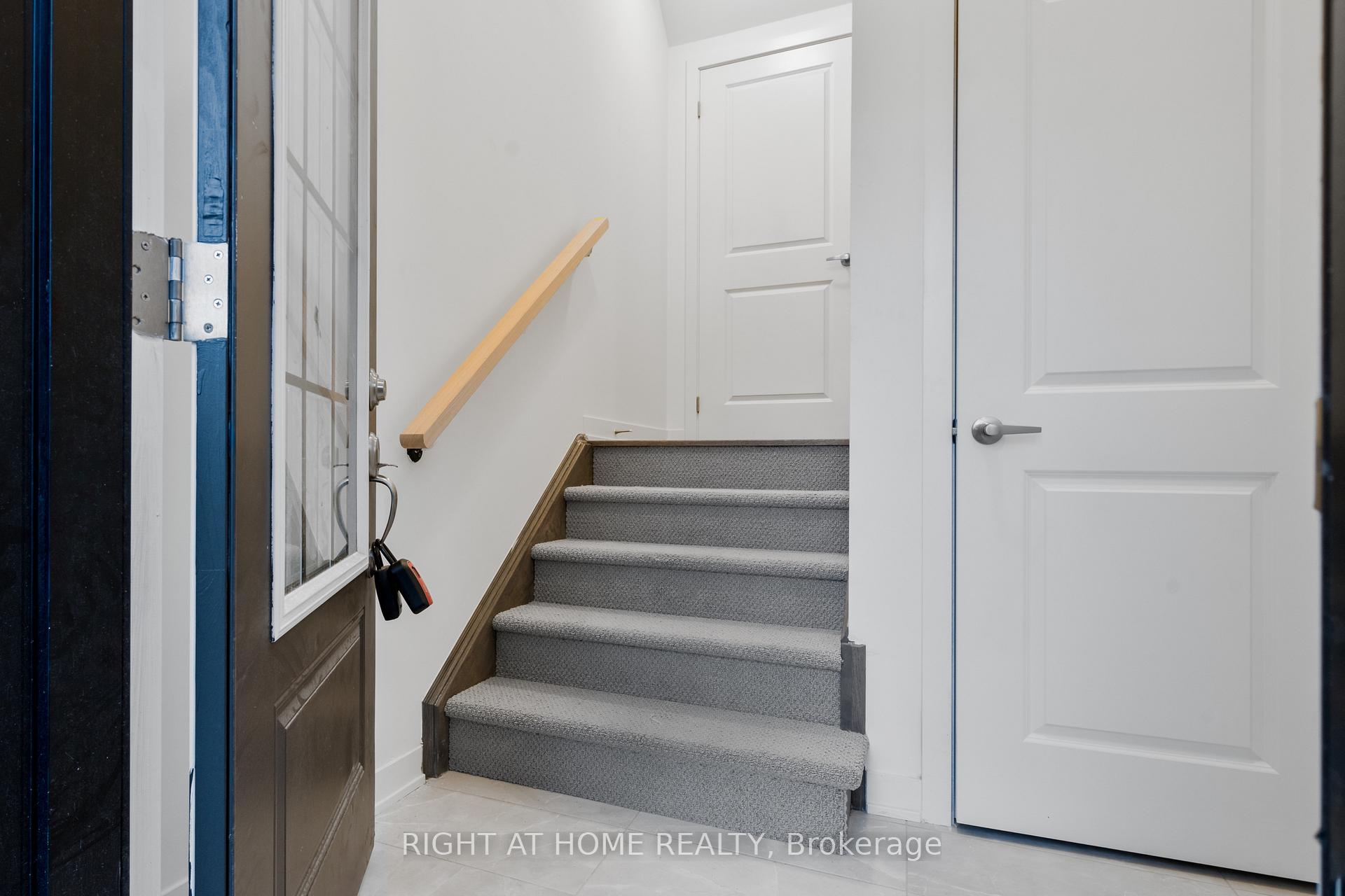 Photo 2 of 13 Selfridge Way, Whitby, Downtown Whitby — HOMEH