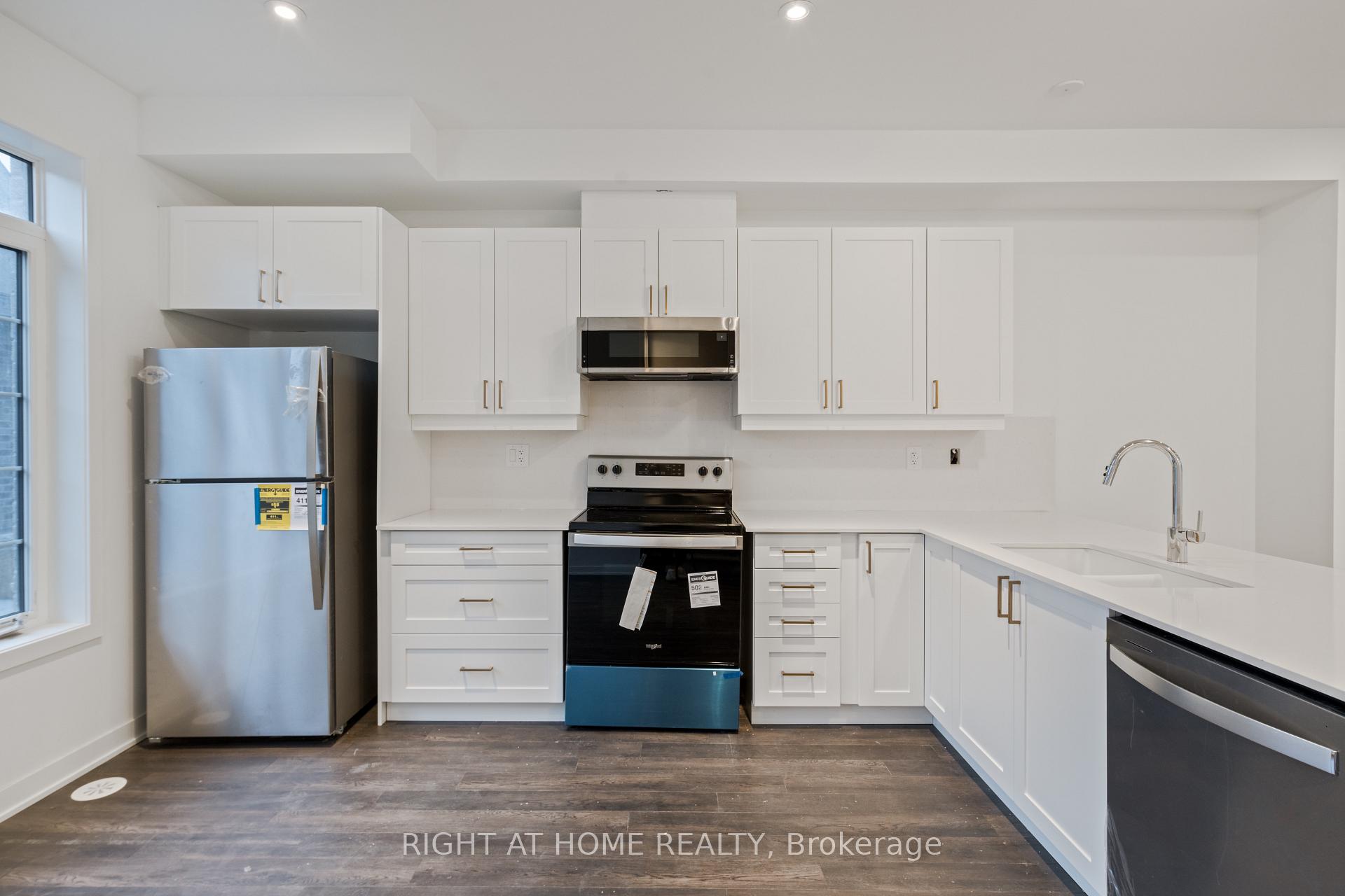 Photo 5 of 13 Selfridge Way, Whitby, Downtown Whitby — HOMEH