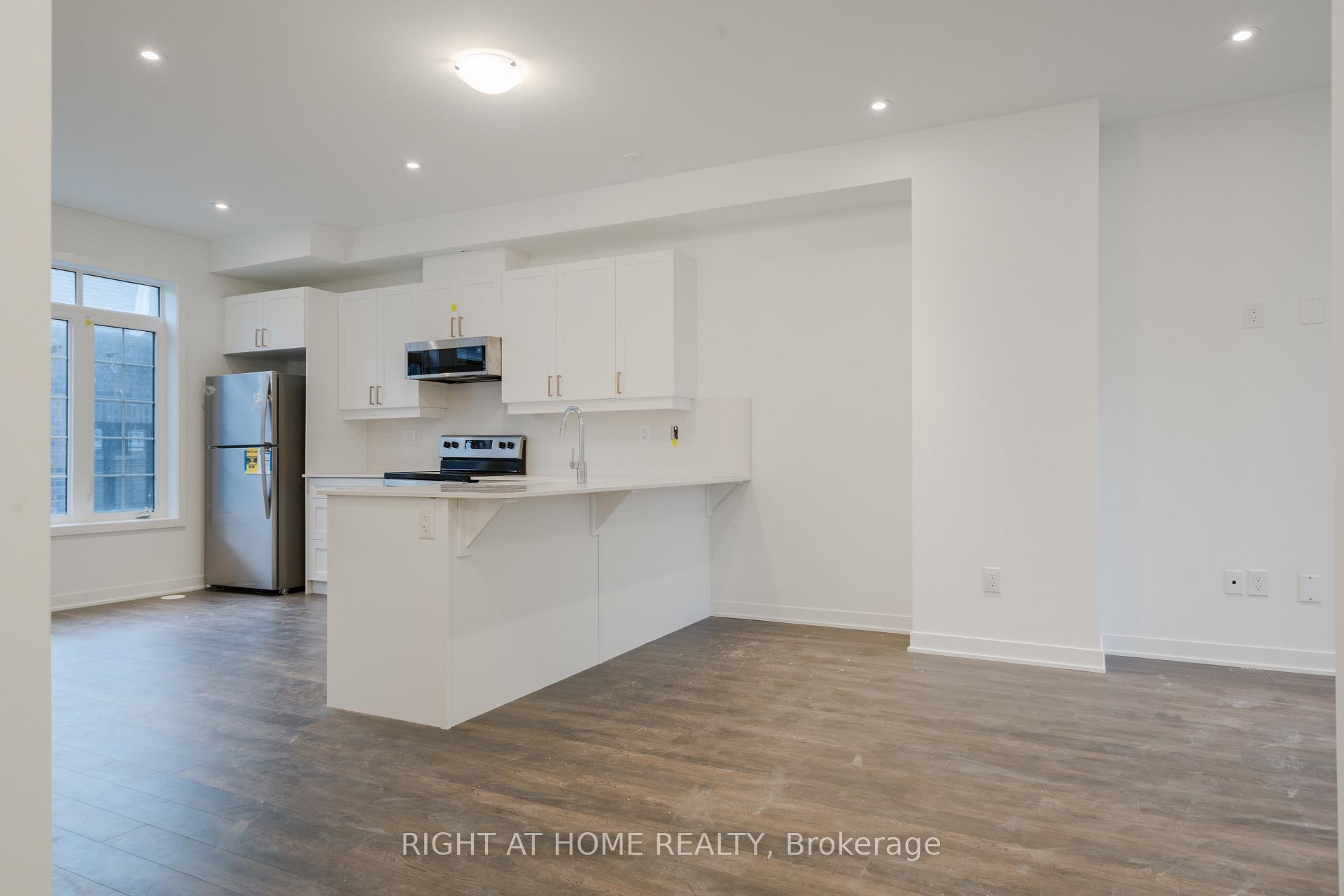 Photo 7 of 13 Selfridge Way, Whitby, Downtown Whitby — HOMEH