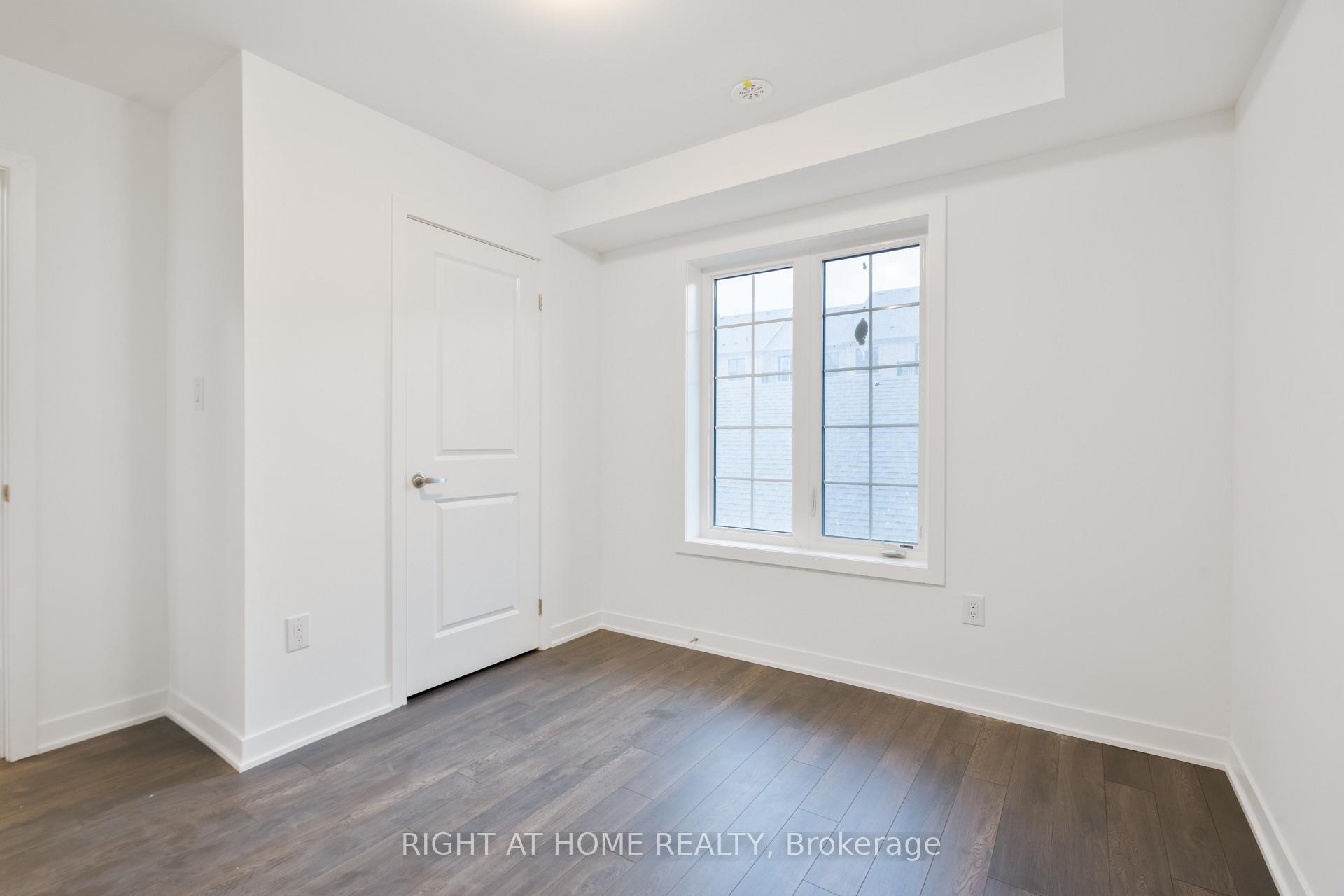 Photo 10 of 13 Selfridge Way, Whitby, Downtown Whitby — HOMEH