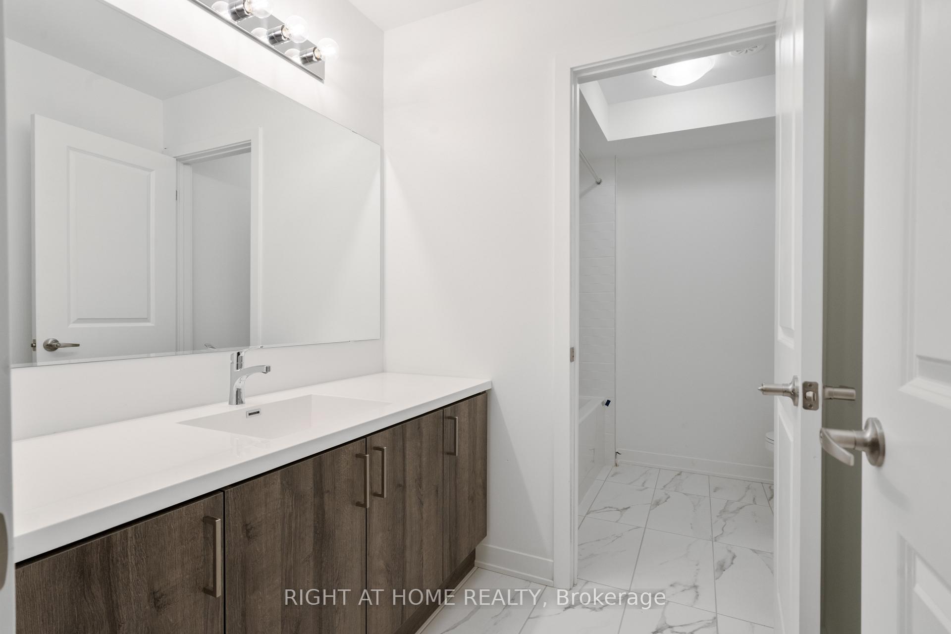 Photo 12 of 13 Selfridge Way, Whitby, Downtown Whitby — HOMEH