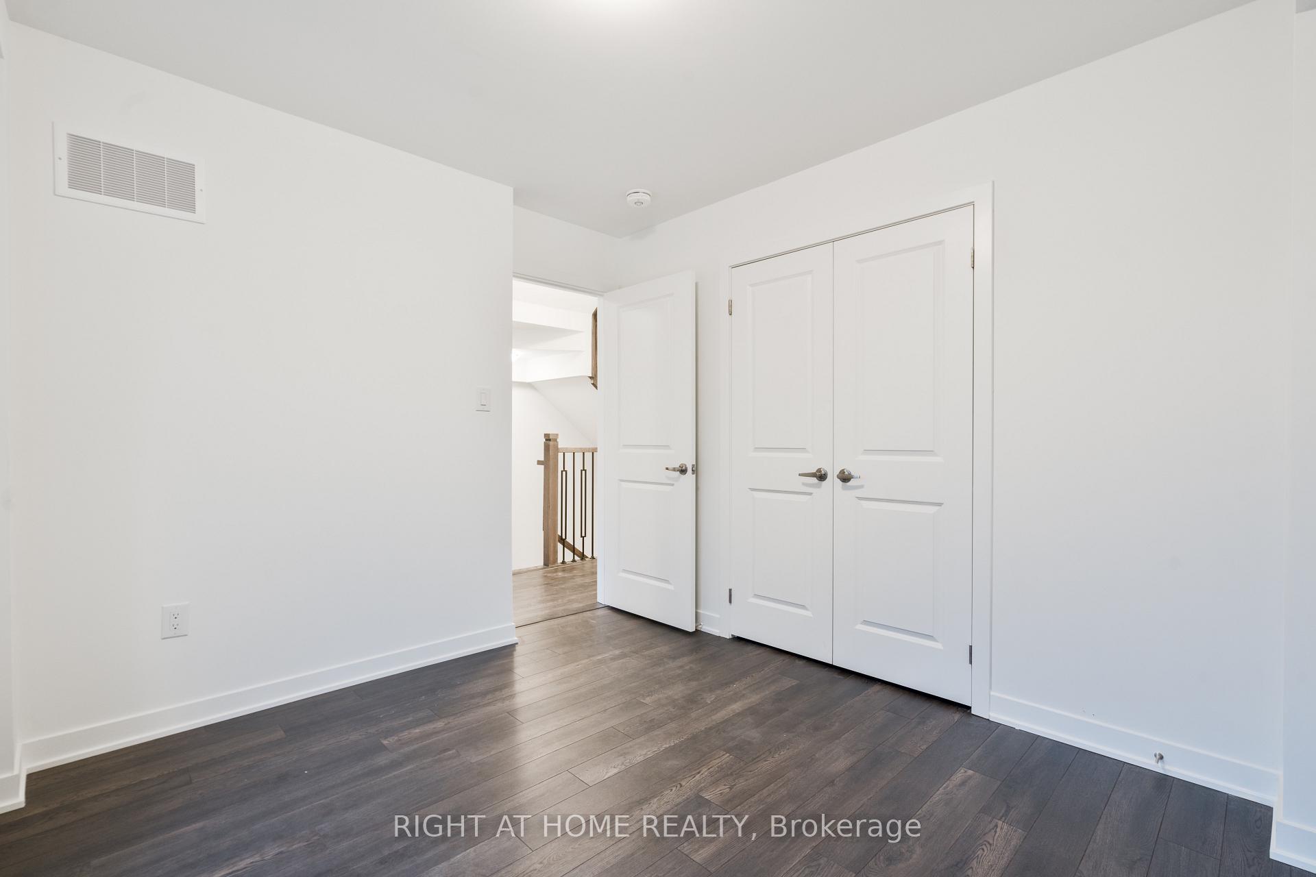 Photo 16 of 13 Selfridge Way, Whitby, Downtown Whitby — HOMEH
