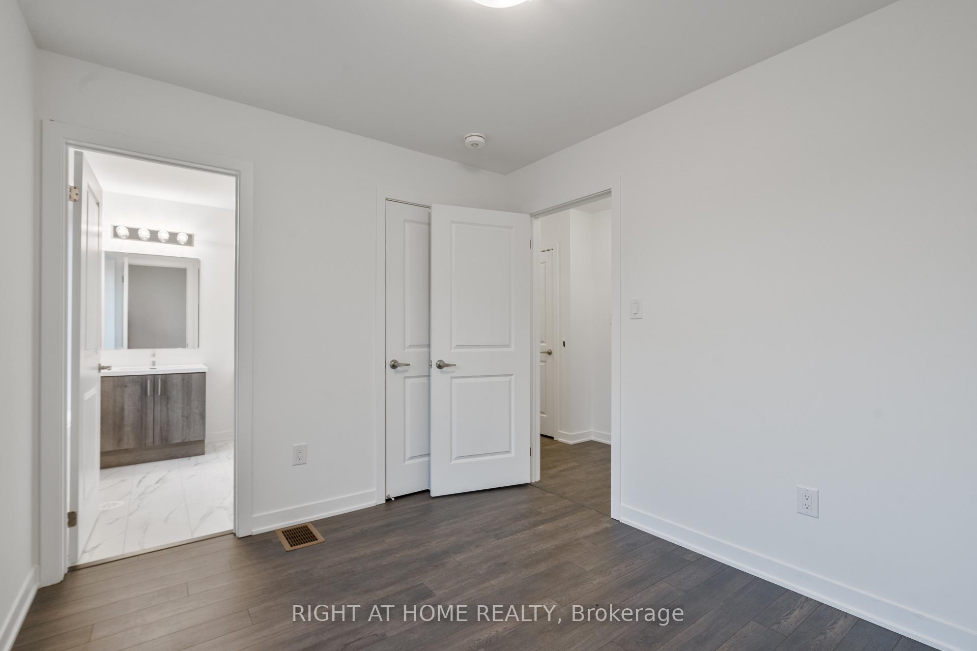 Photo 23 of 13 Selfridge Way, Whitby, Downtown Whitby — HOMEH