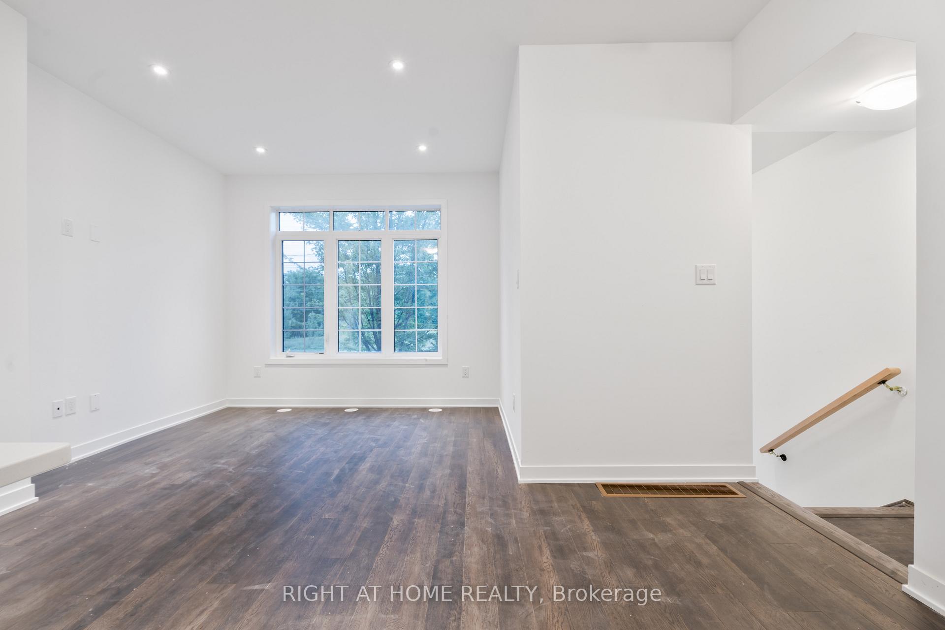 Photo 29 of 13 Selfridge Way, Whitby, Downtown Whitby — HOMEH